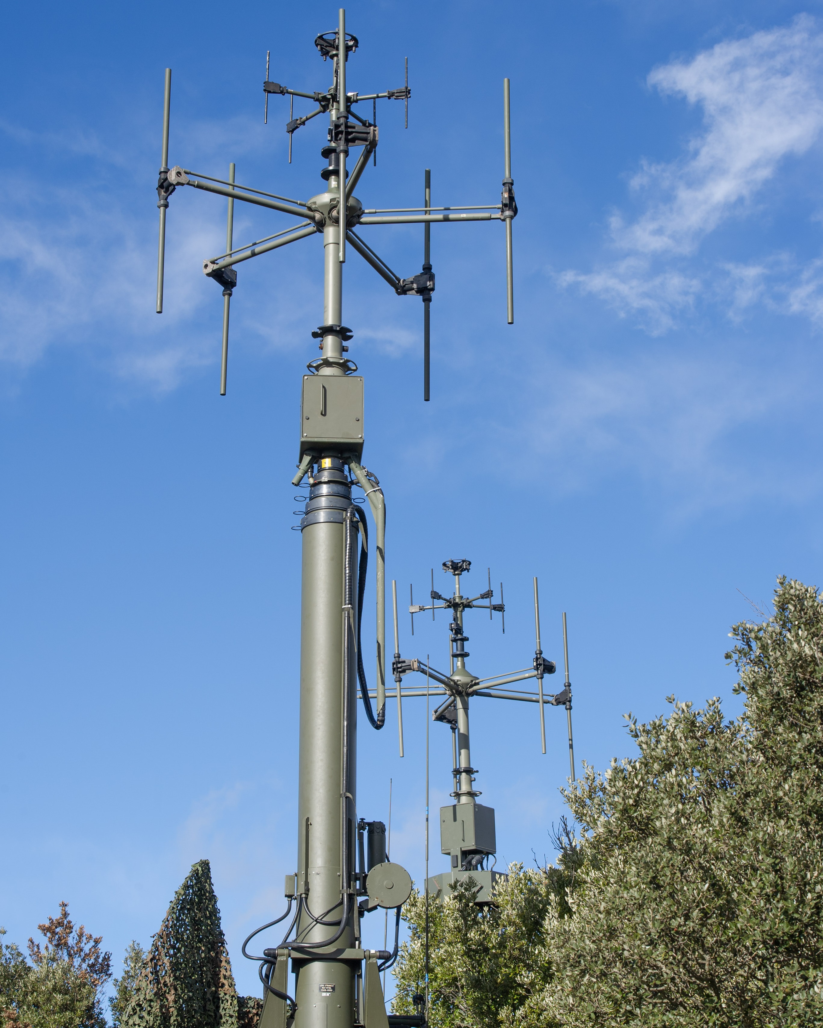 Les antennes du Linx et de la SAEB sont placées sur une ligne de crête.