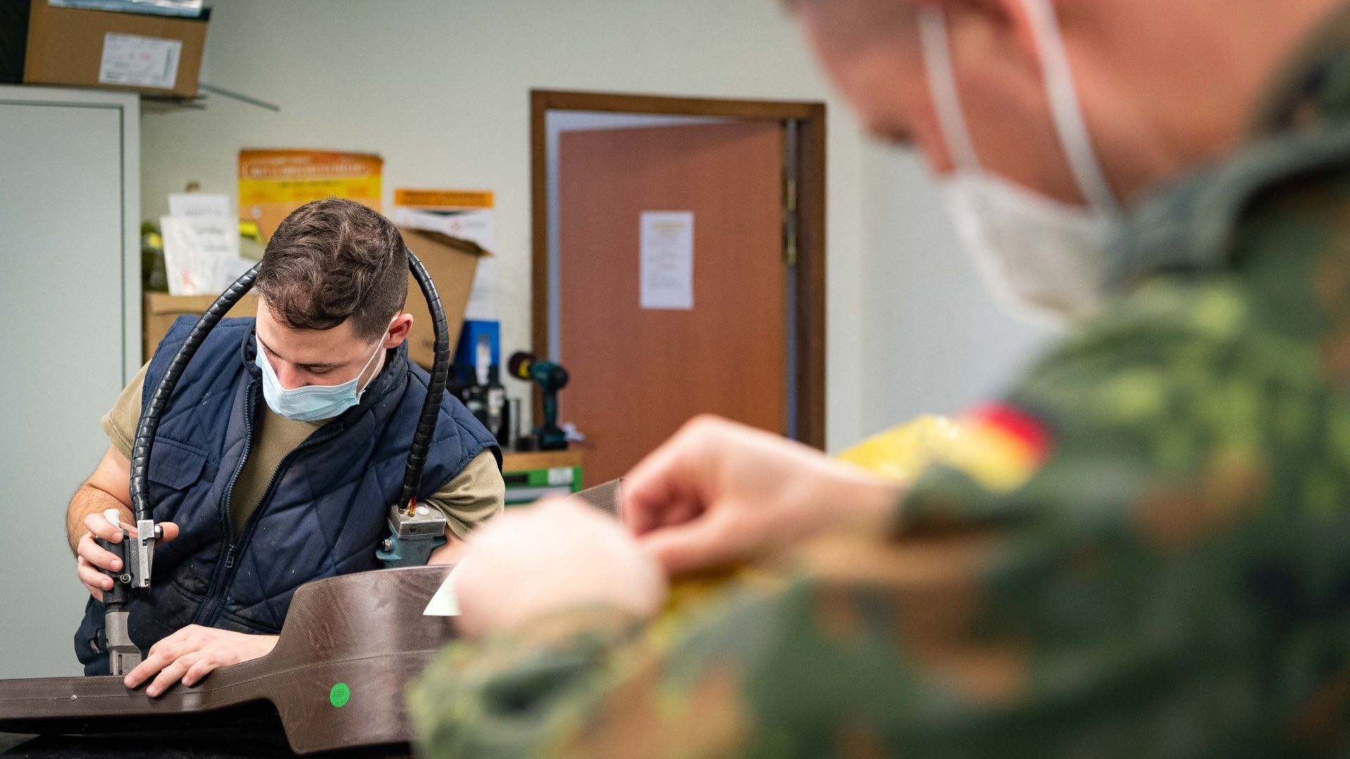 Les maintenanciers français et allemands partagent le même atelier, ce qui permet des échanges quotidiens.