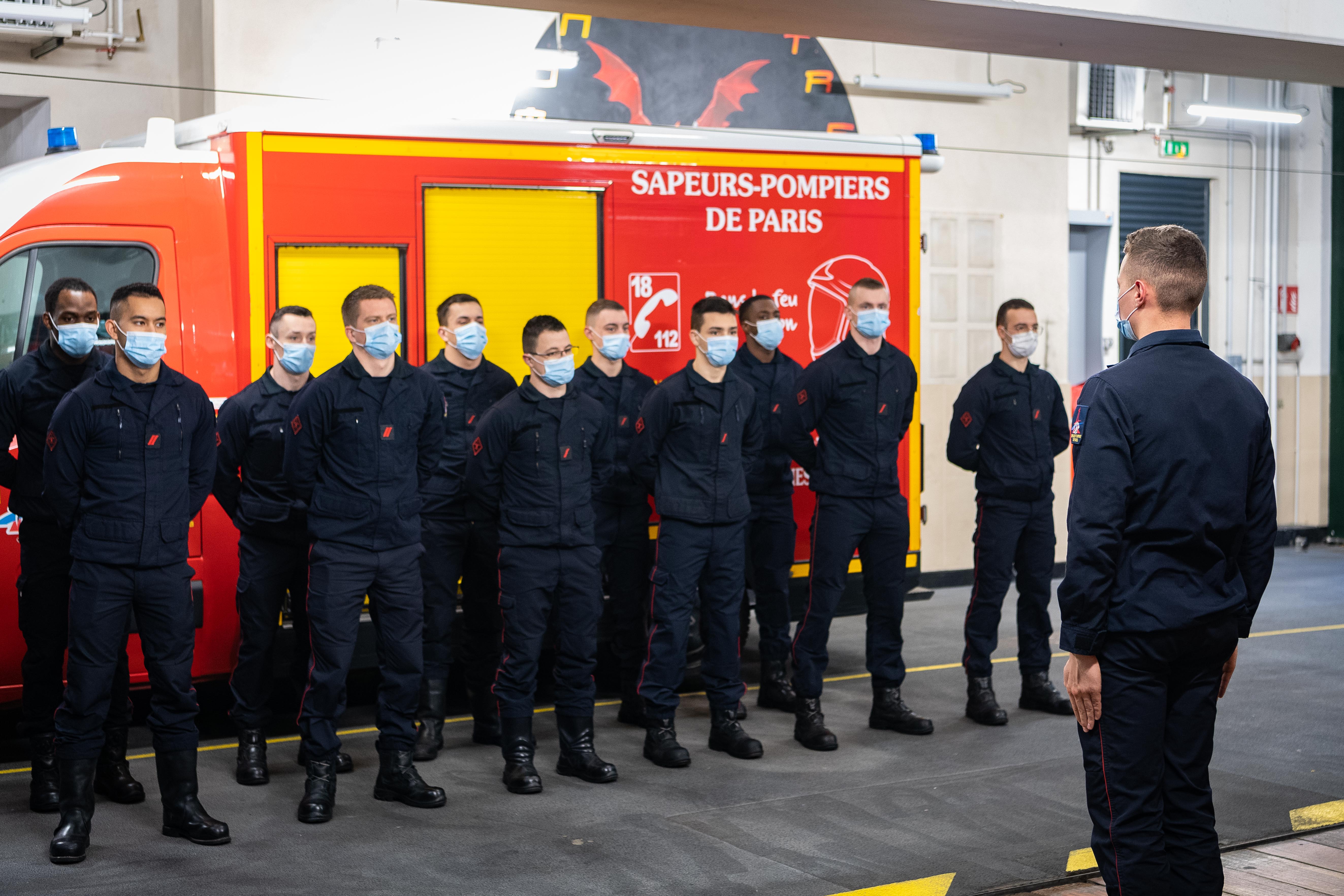 Sapeurs-pompiers de Paris au rapport