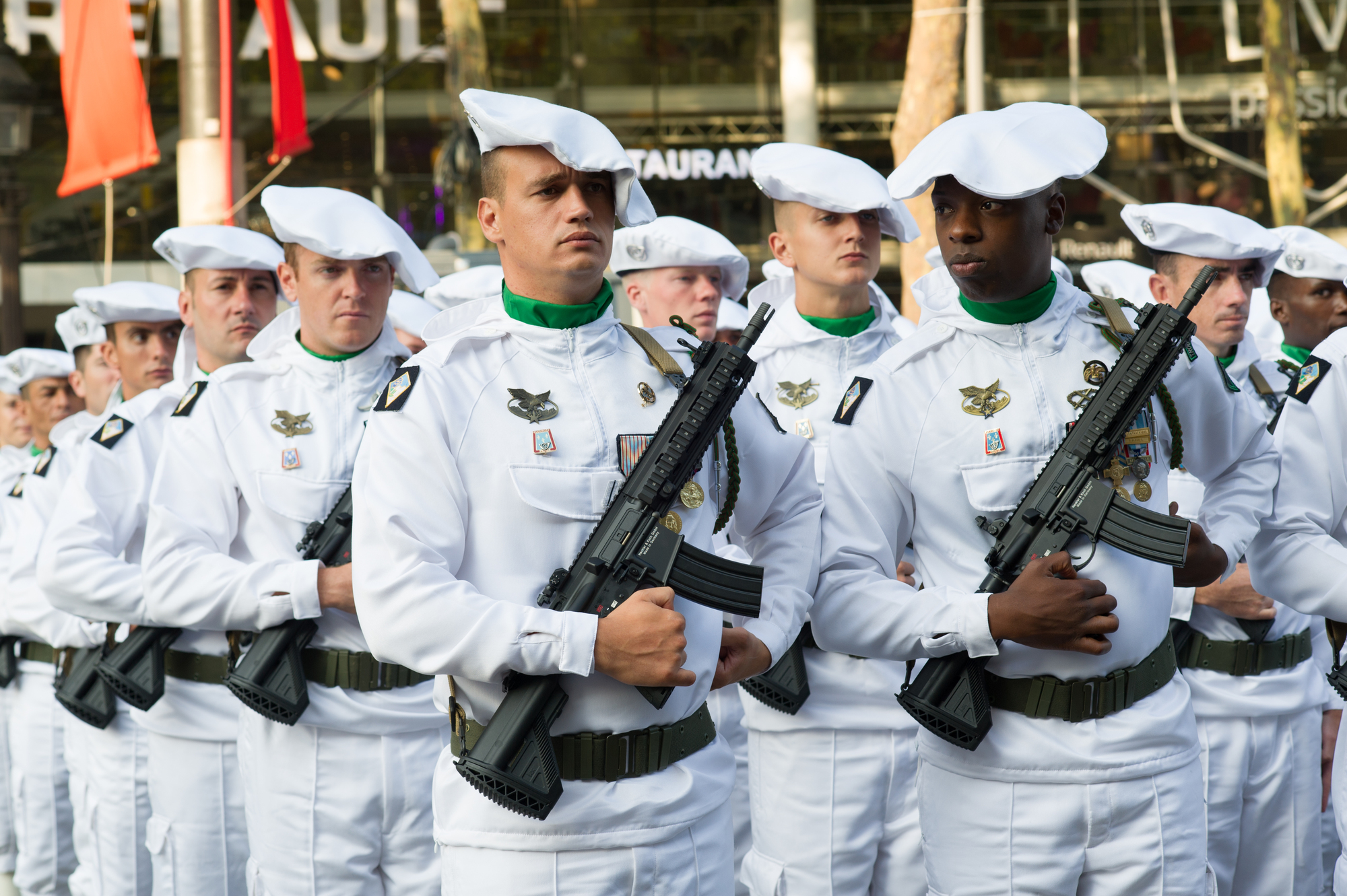 Les chasseurs alpins en tenue de cérémonie. 