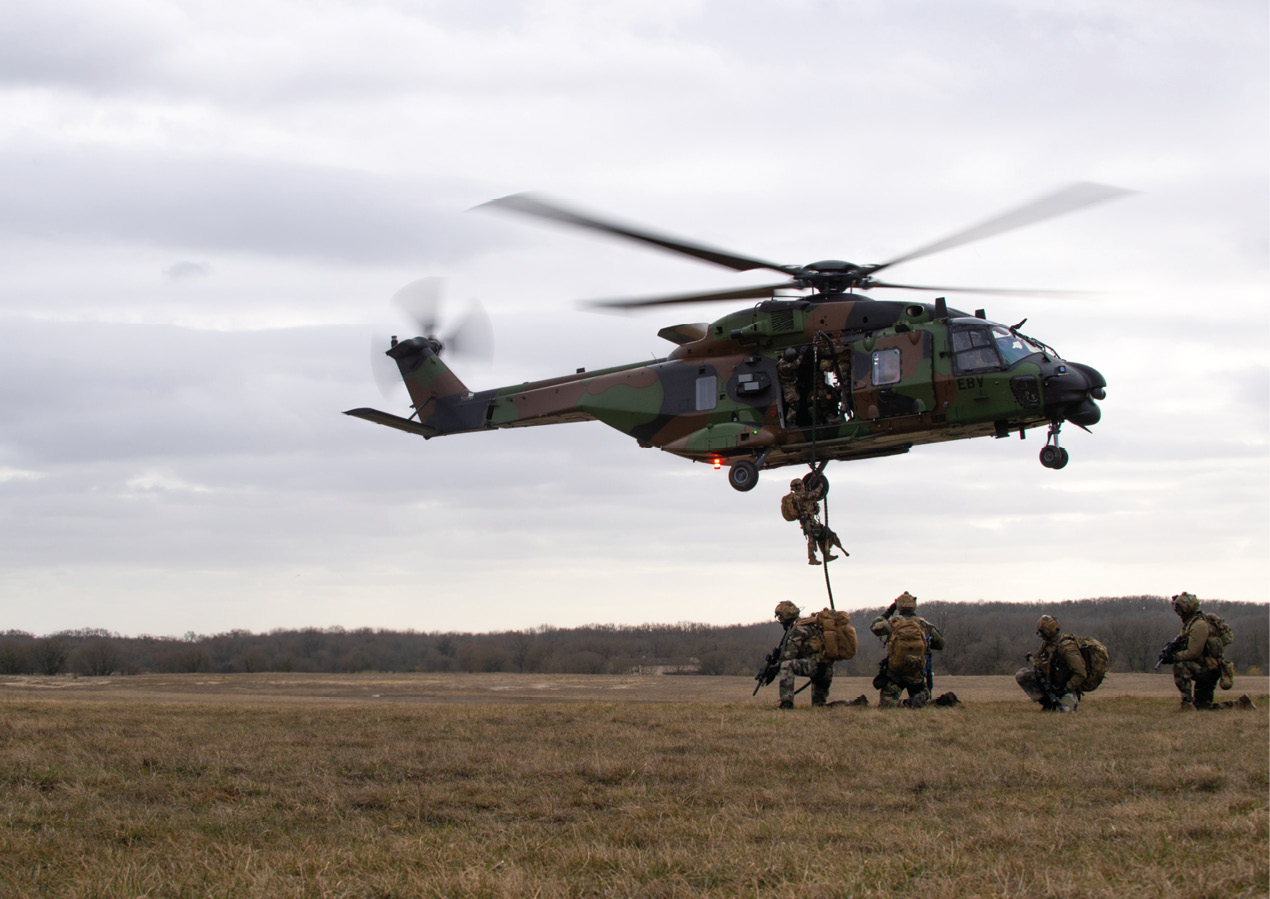 Des techniques d'aérocordage propres au groupement commando de Barkhane.