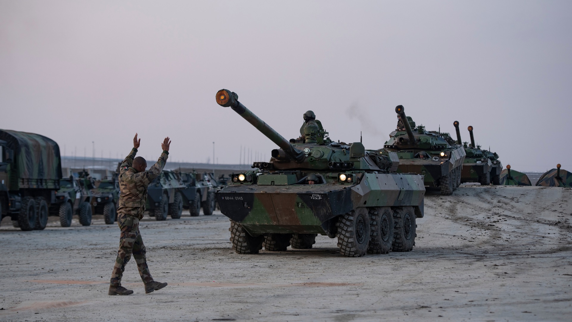 Arrivée en Roumanie de véhicules de combat pour armer le bataillon fer de lance.