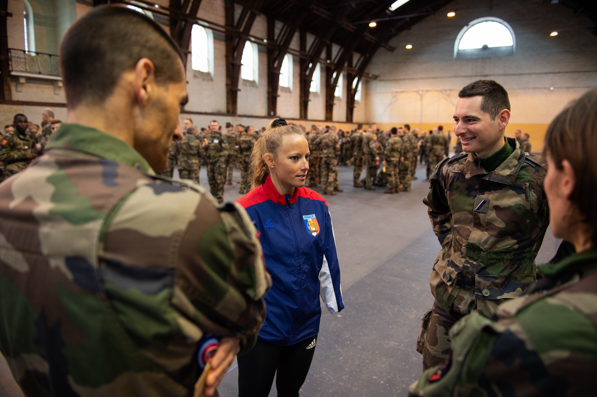 Gwladys Lemoussu avec les élèves de l'école de cavalerie de Saumur 