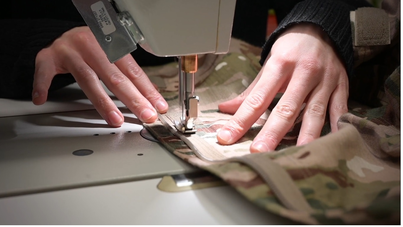 Les défis majeurs pour l’industriel chargé de la production du BME étaient de le rendre imprimable sur un tissu technique « non feu » et de reproduire à l’identique les couleurs.