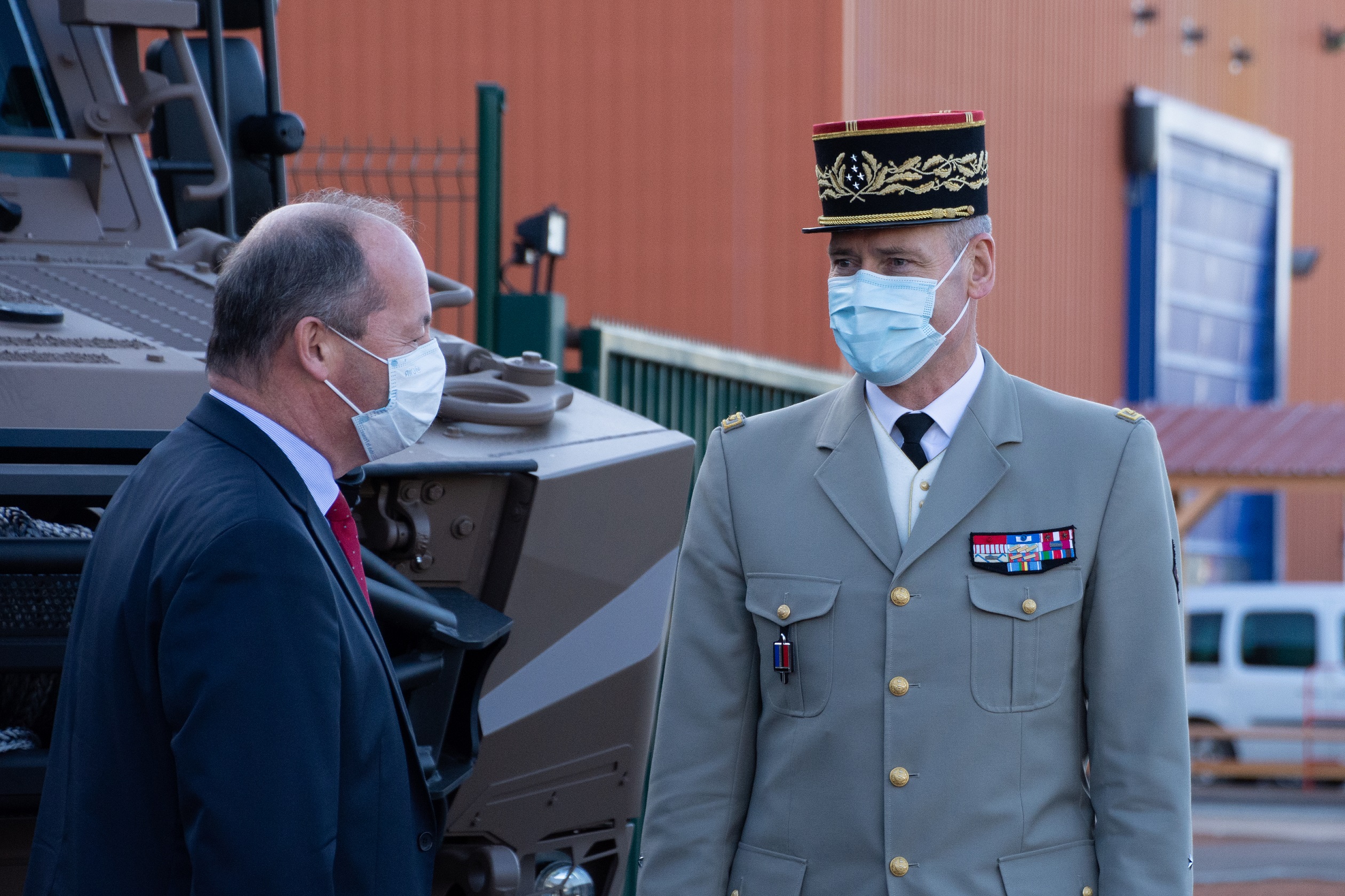 Nicolas Chamussy avec le chef d'état-major de l'armée de Terre,  le général d'armée, Pierre Schill.