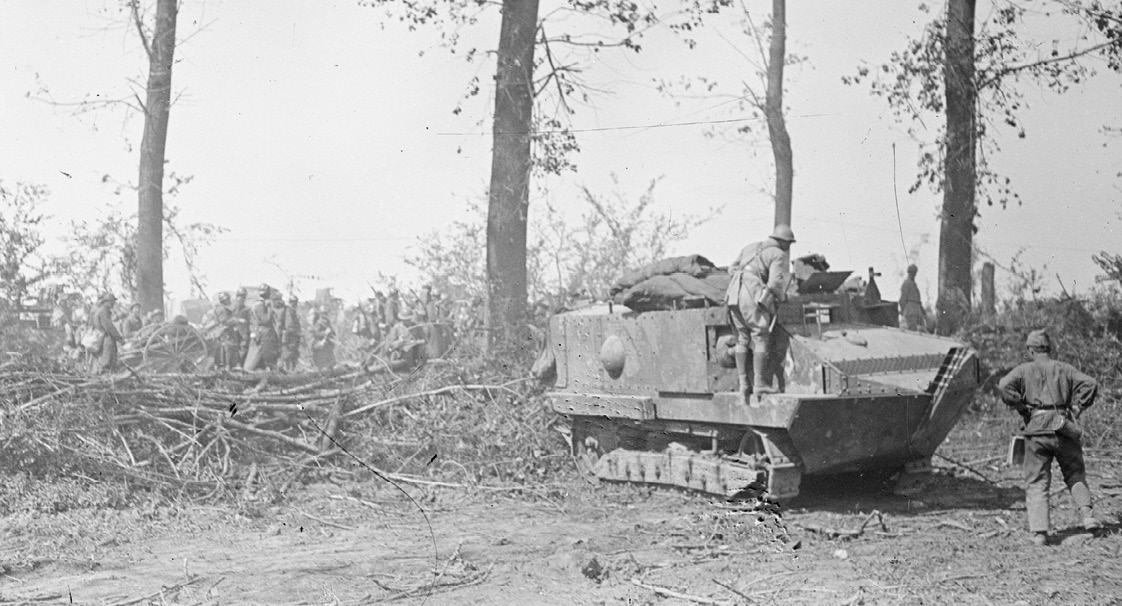 Un char Schneider en 1918, dans l'Aisne