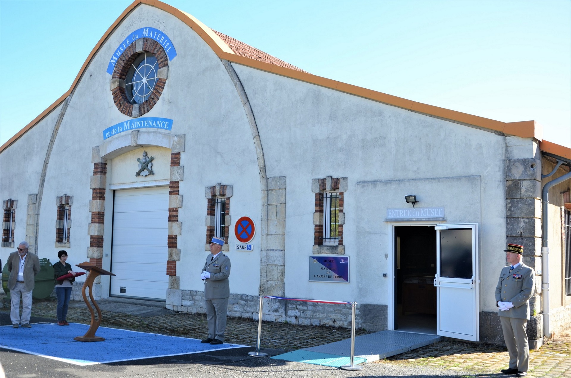 Façade du musée du Matériel et de la Maintenance à Bourges