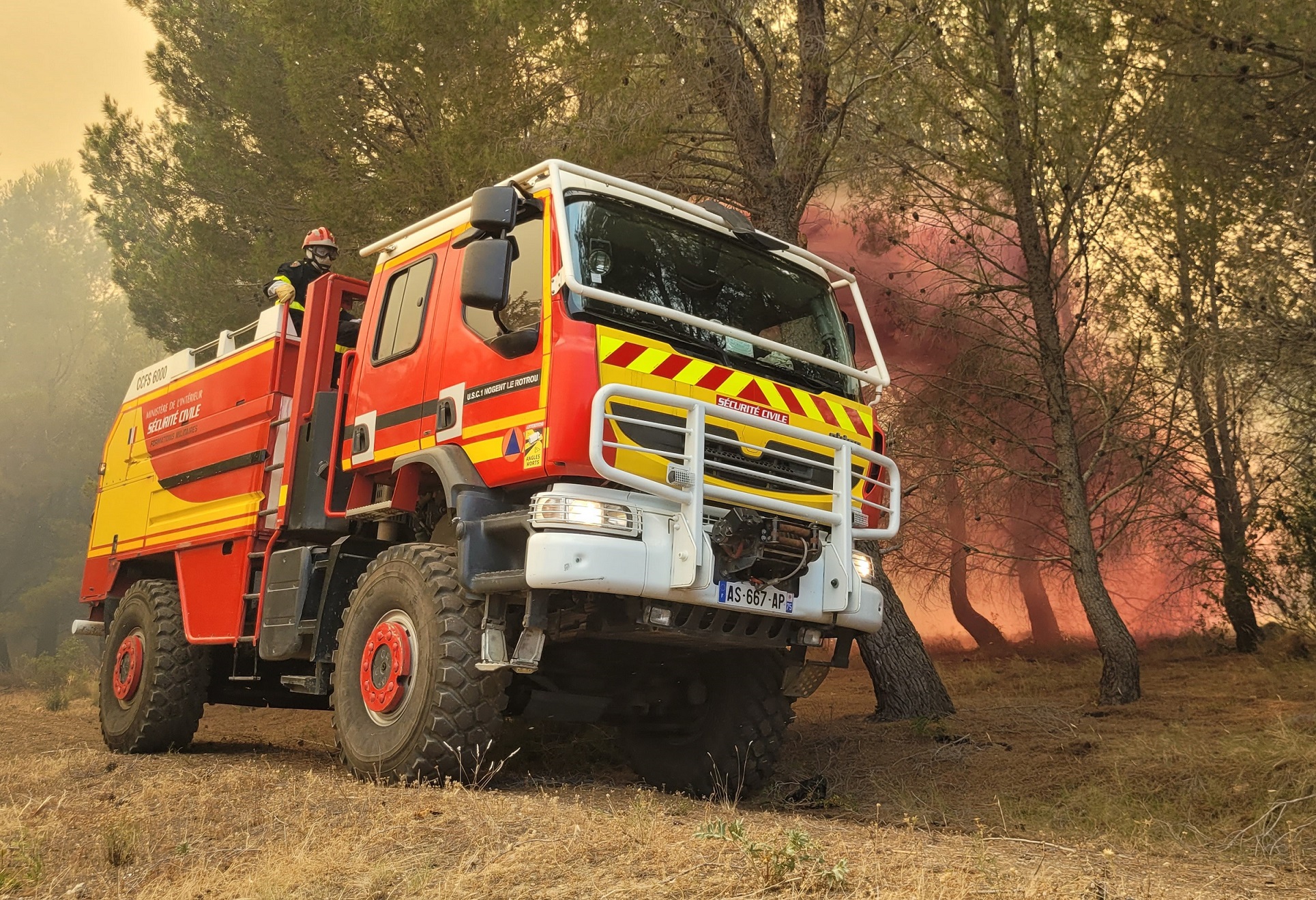 Un camion de l'UIISC 1 engagé lors d'un feu de forêt