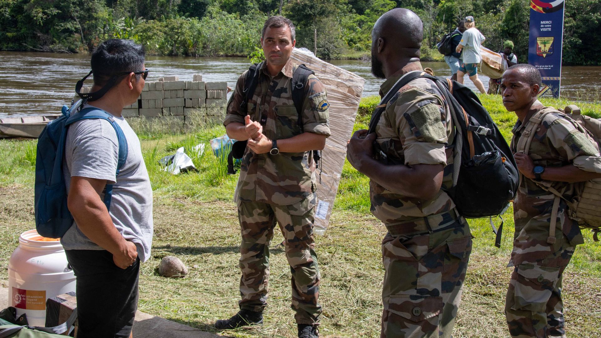 L'adjudant Mikaël et son équipe lors d'une mission "recrutement fleuve".