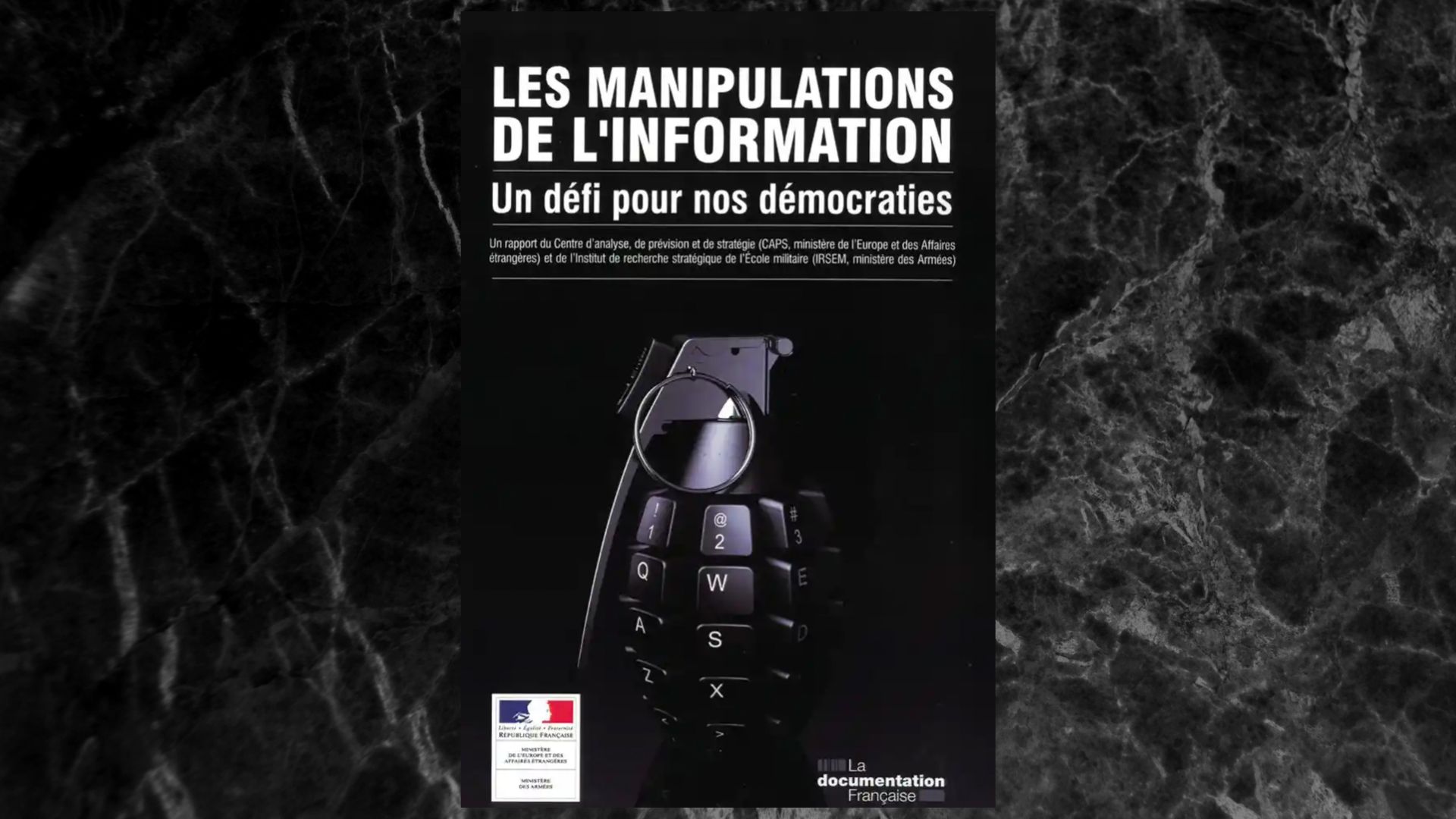 Clavier en forme de grenande pour représenter la manipulation de l'information.