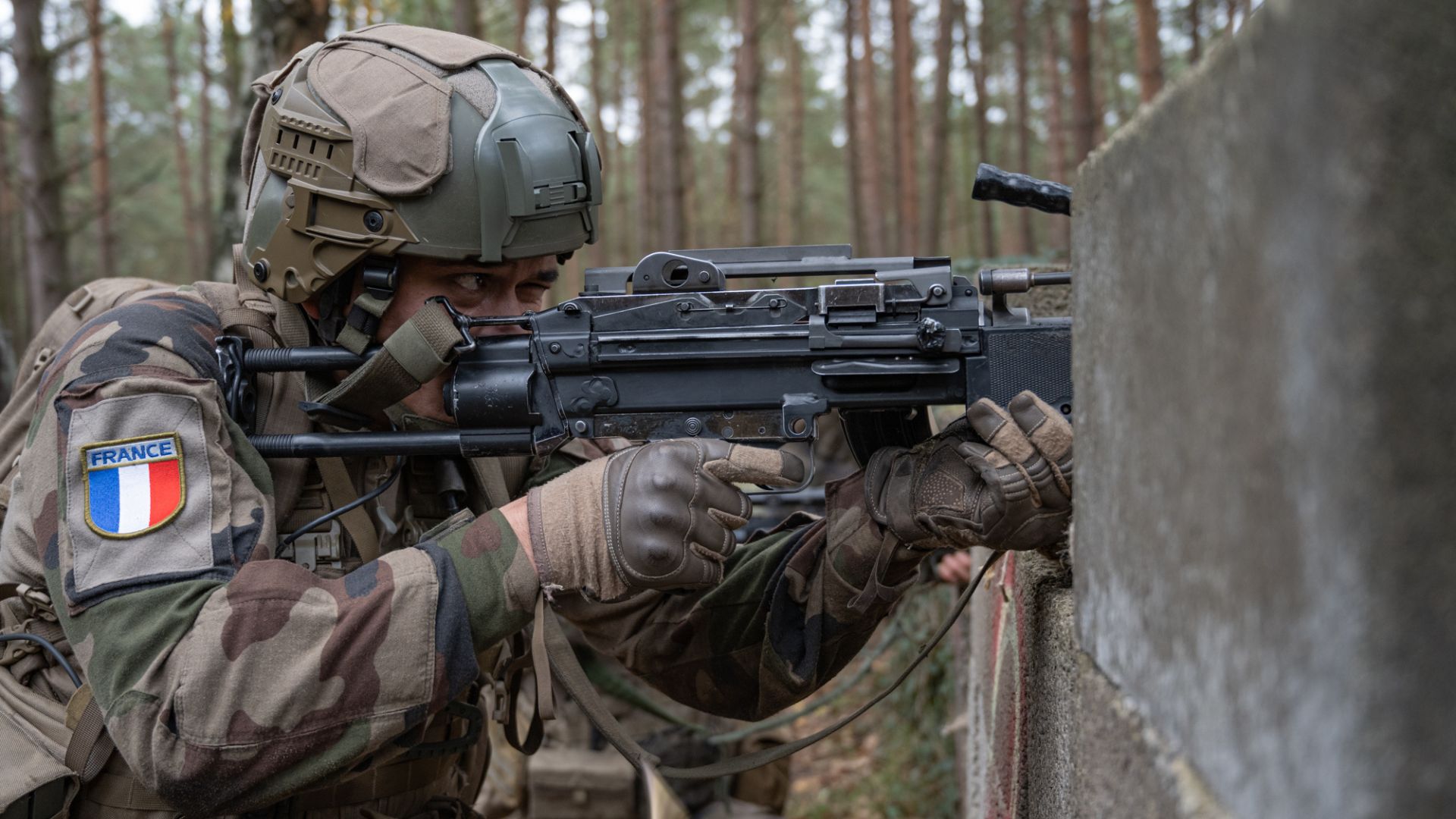 Un soldat du 1er RI lors d'un exercice de tirs.