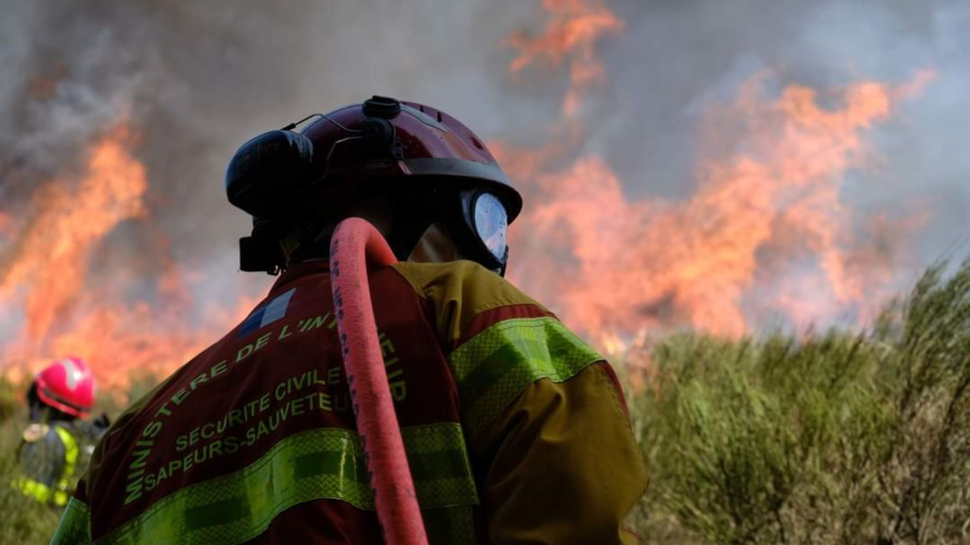 Un soldat de l'UIISC7 lors des feux en Gironde.