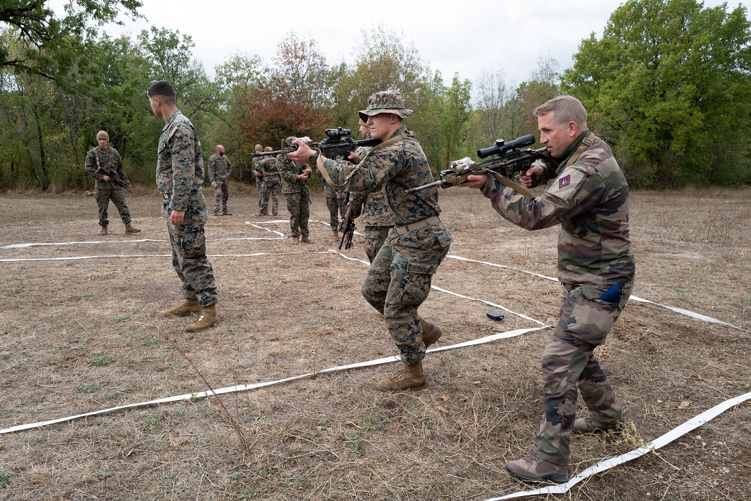 Séance de tir du Captain Foster avec le 1er régiment hélicoptères de combat.