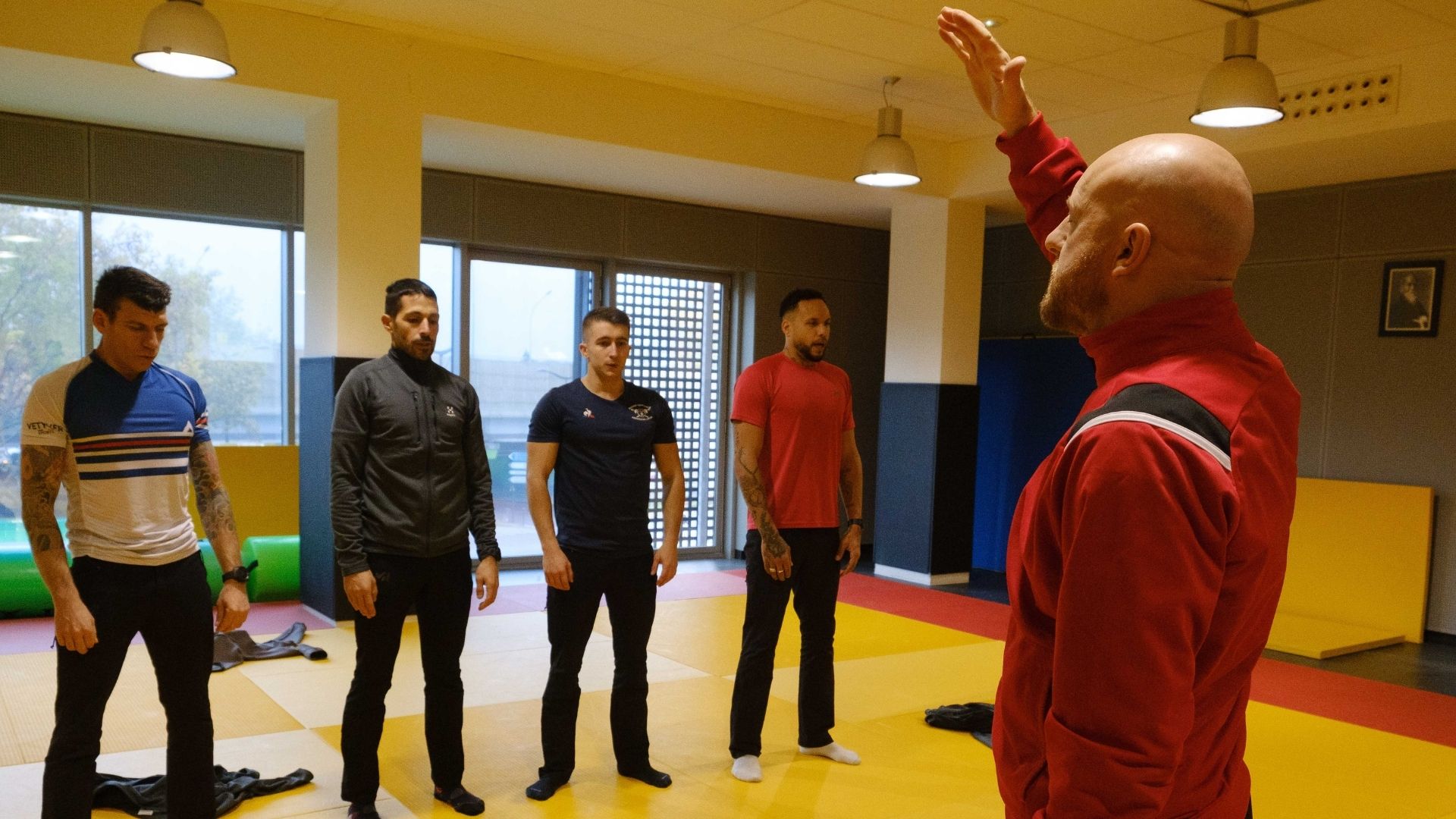 L'ADC Régis dispense une séance de dynamisation complète optimisée. Des techniques de respiration destinées à préparer le soldat avant un effort.