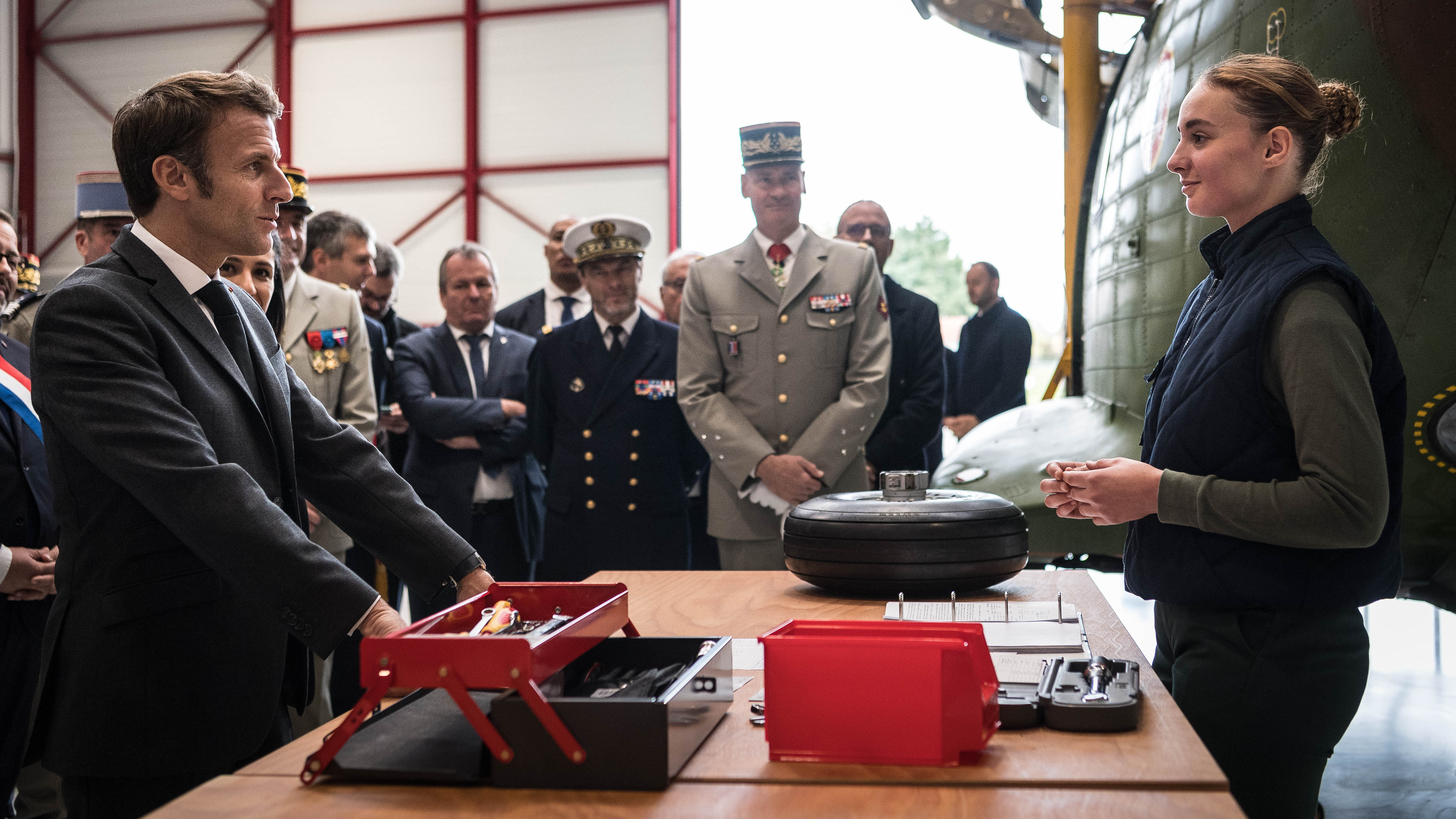 Jeudi 27 octobre, le président de la République, Emmanuel Macron, a inauguré l’École militaire préparatoire technique sur le site des Écoles militaires de Bourges.