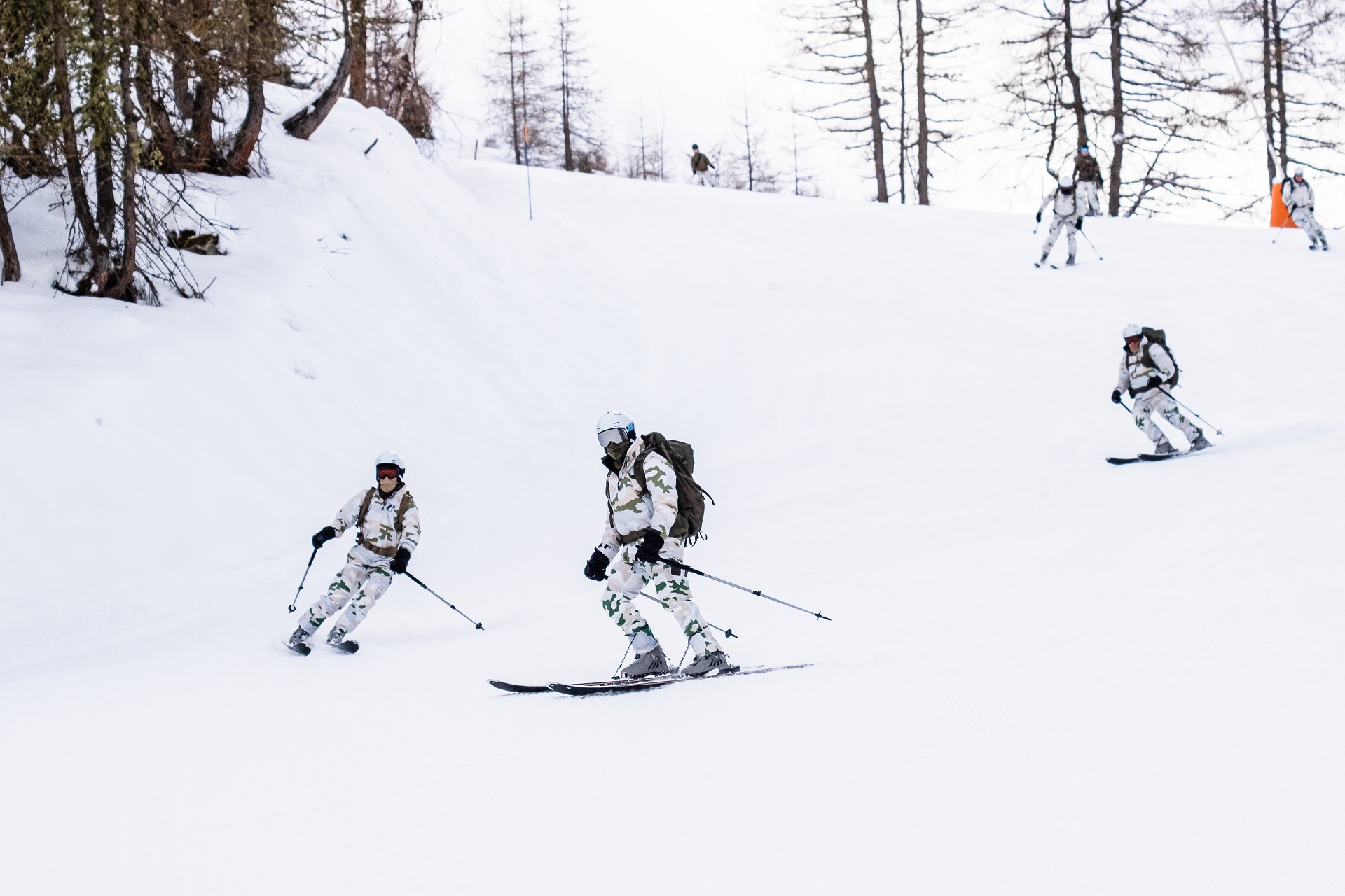 Pendant les premiers jours de la FAMI, les stagiaires pratiquent le ski alpin de manière assidue.