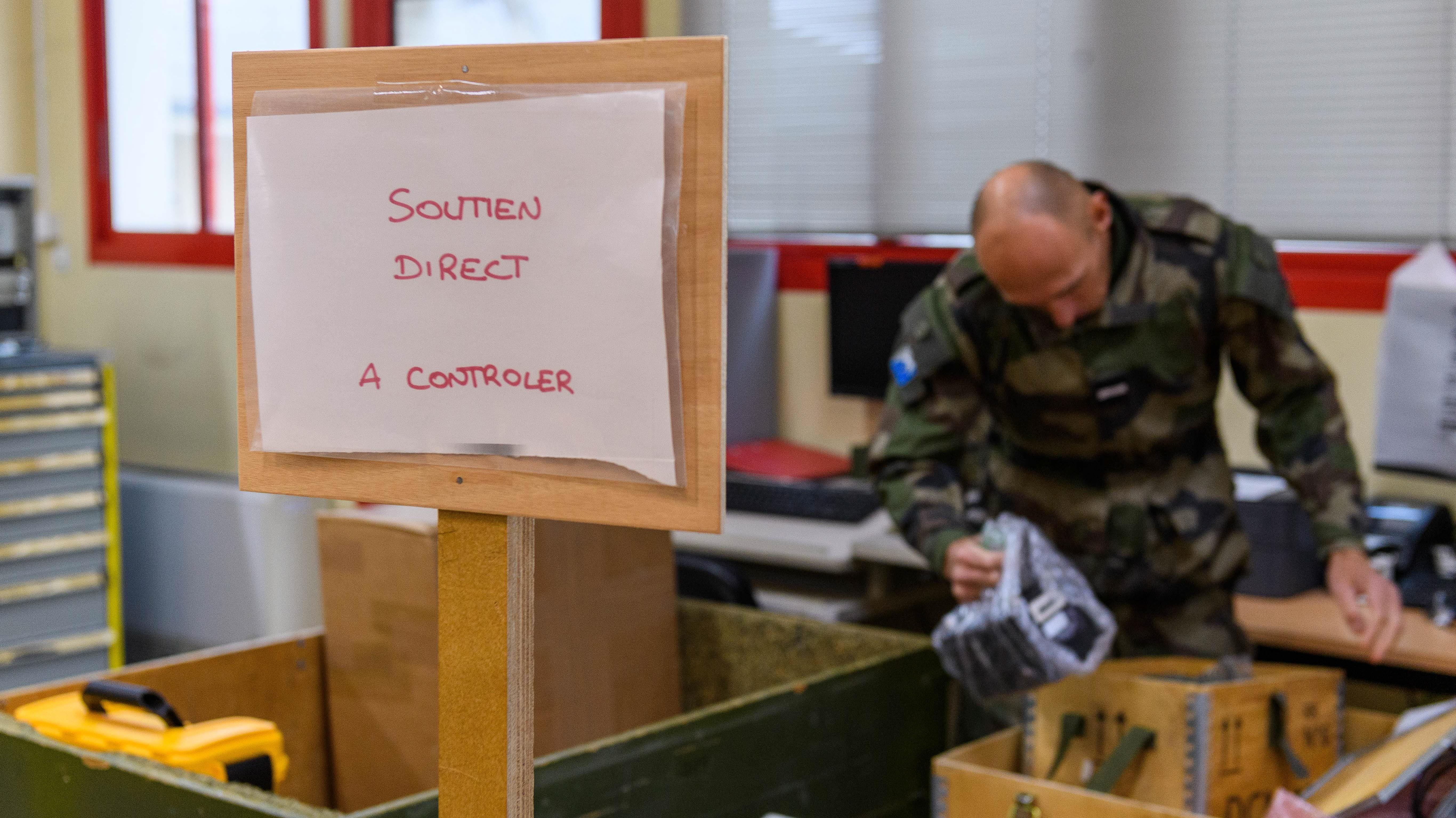 À l'atelier AMEE de la 14e BSMAT, le personnel est civil et militaire. Seuls ces derniers partent en OPEX de courte durée.