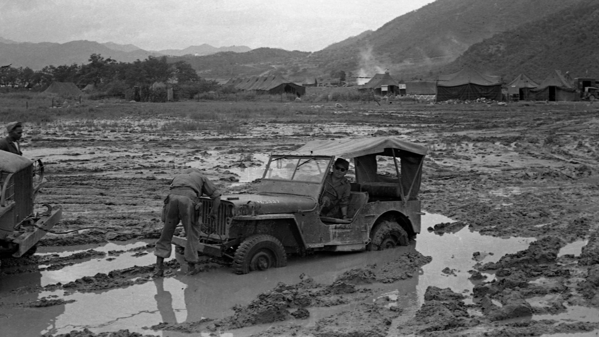 Jeep embourbée, dans les années 60.