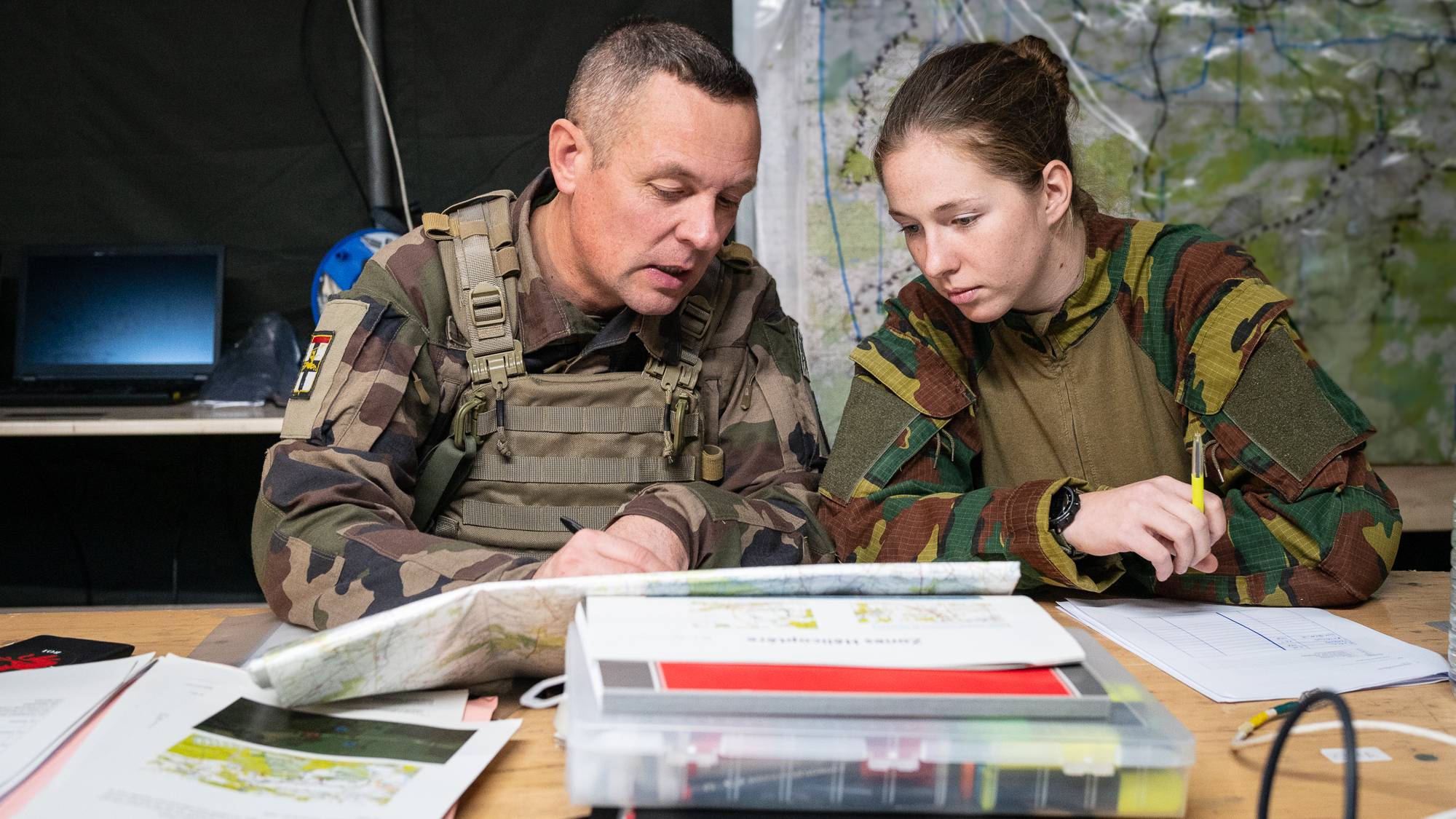 Echange entre un officier de liaison et son homologue belge.