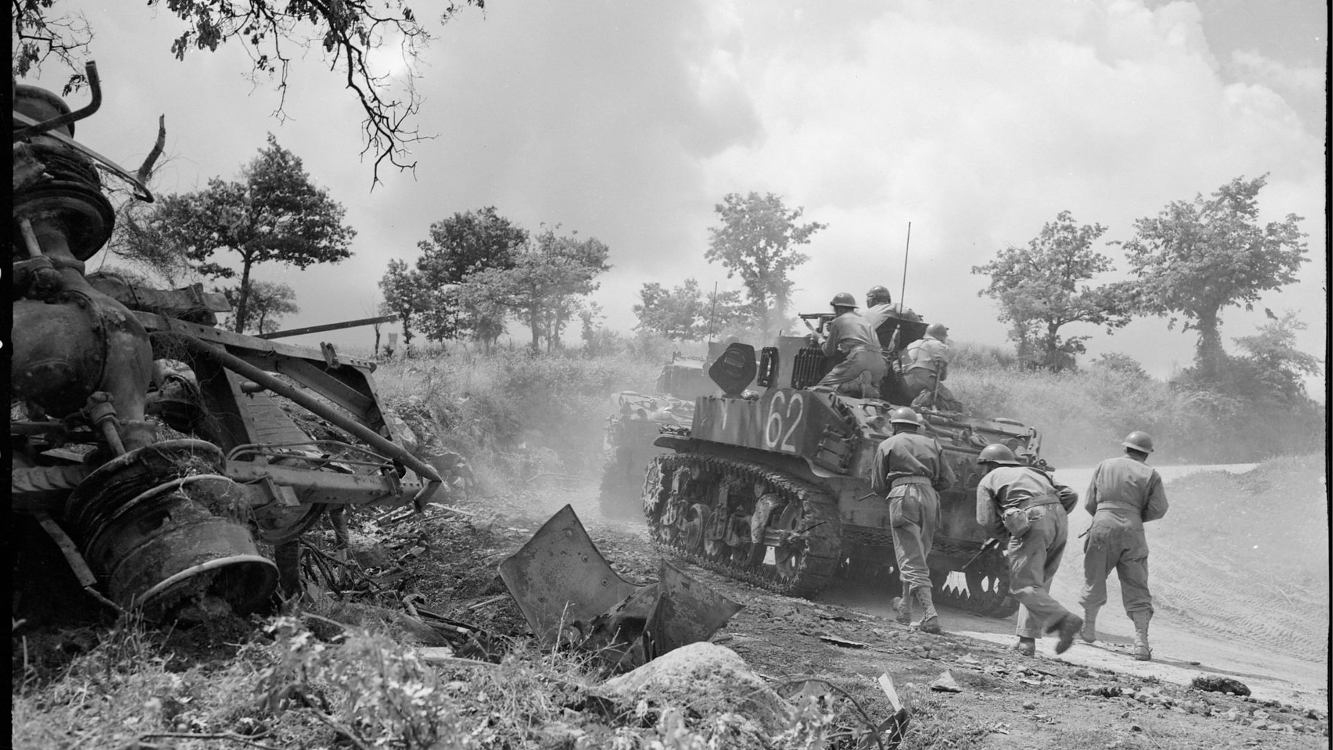 Des chars de la 2e division d'infanterie marocaine sont engagés dans les combats en direction de Sienne, en 1944.