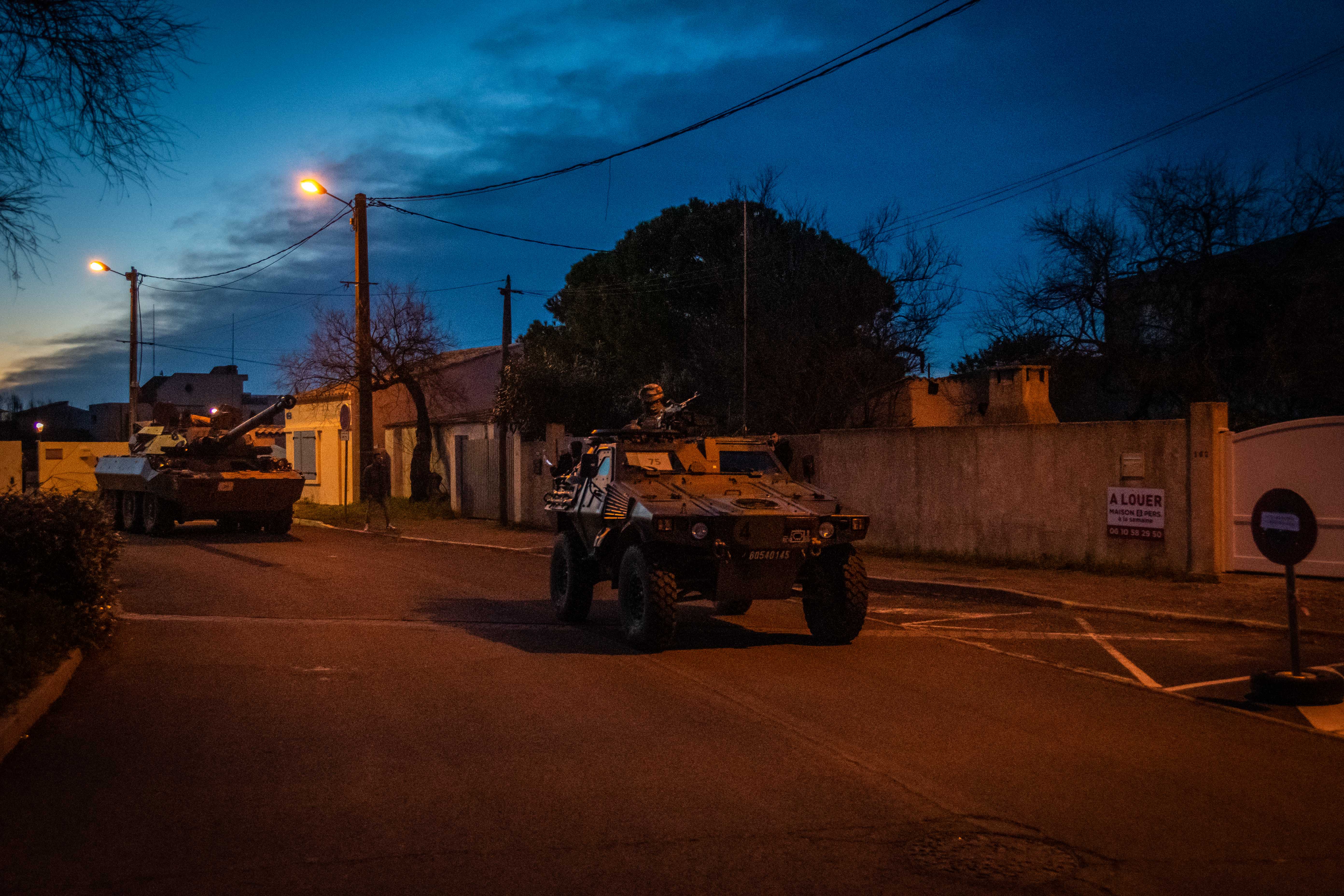 Le dimanche 26 février 2023, les véhicules blindés de la 6e brigade légère blindée débarquent dans la ville de Sète. 