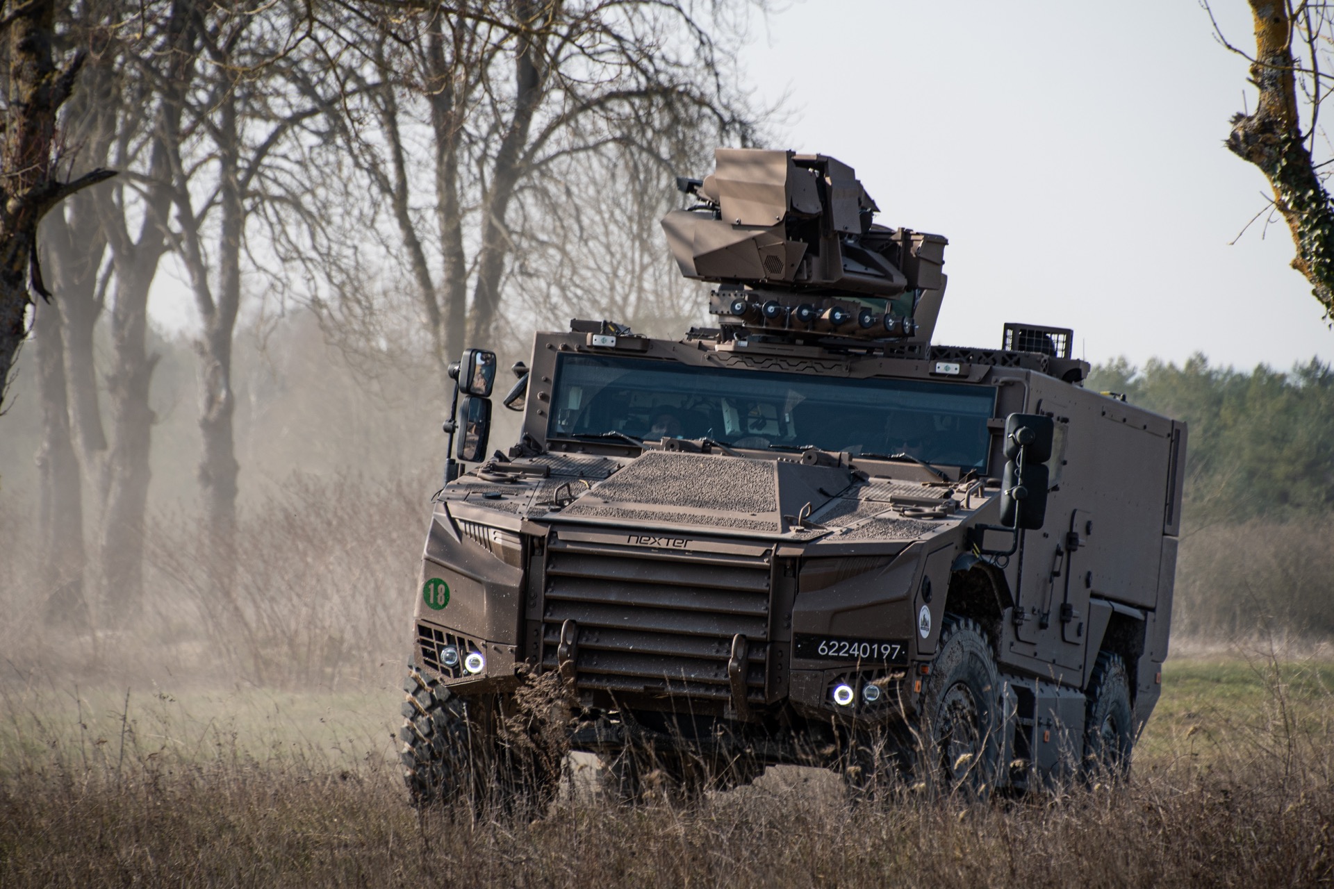 Aérotransportable, le Serval bénéficie d'un meilleur poids/puissance que le VAB. Sa vitesse maximale autorisée est de 90 km/h.