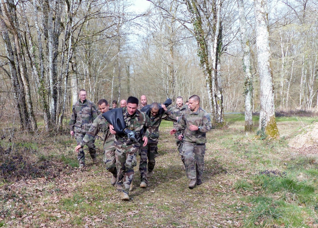 Activité sportive lors de la journée de cohésion avec les sous-officiers.