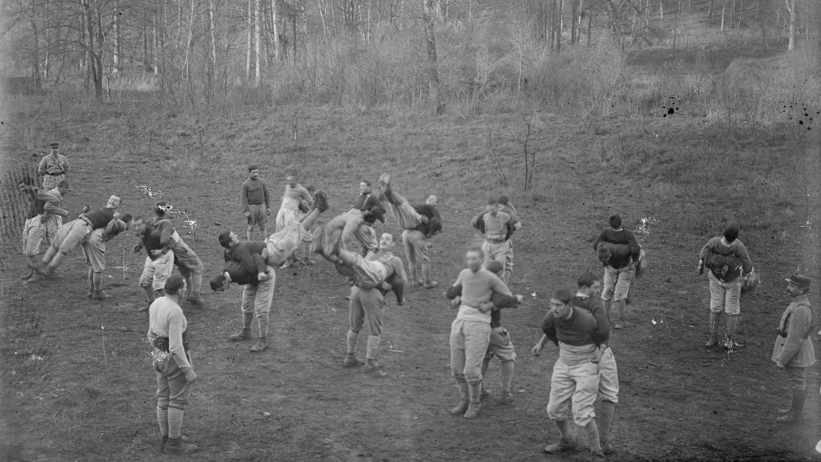 Exercices physiques en pleine campagne, 1918.