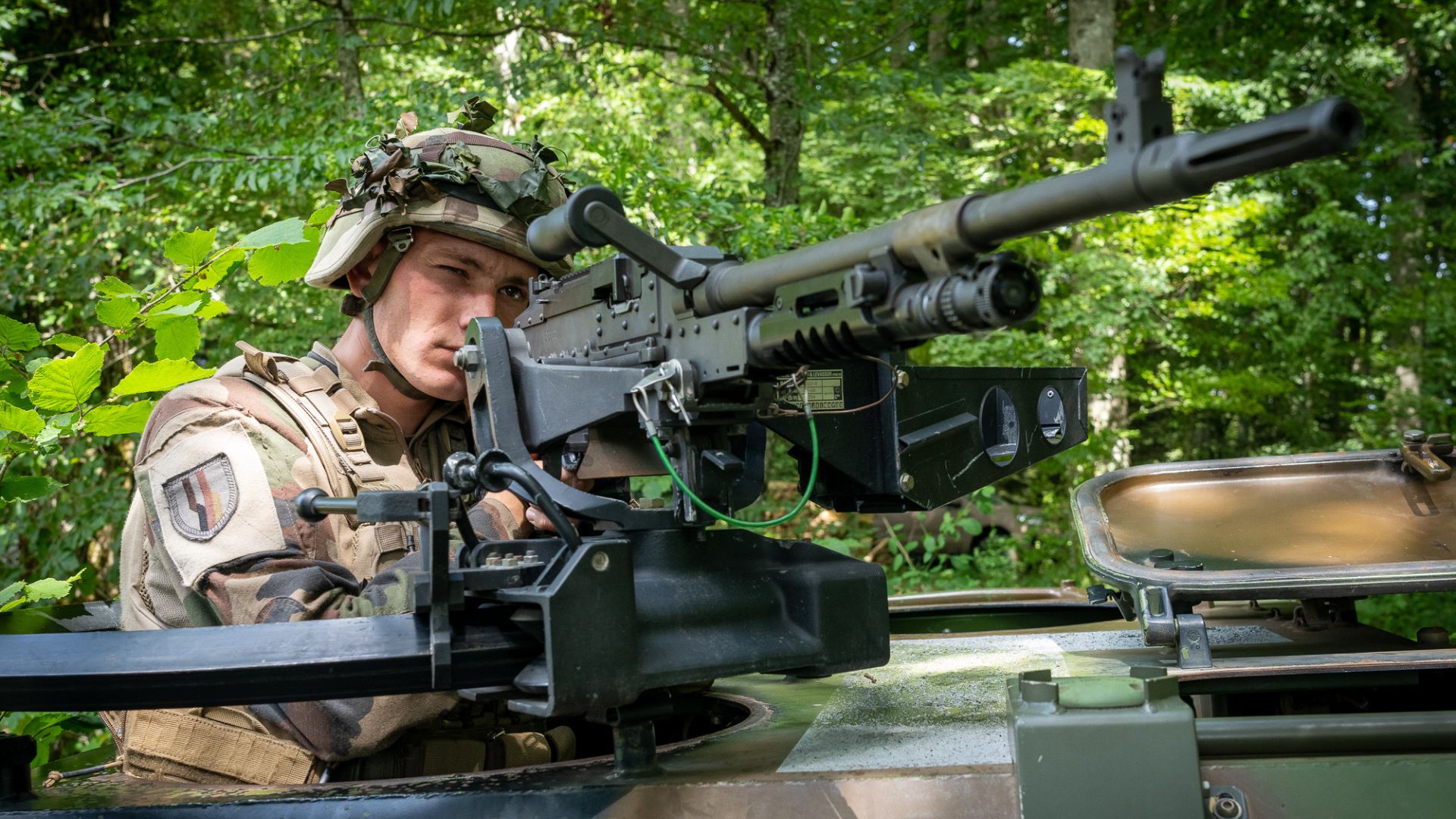 Un peloton de reconnaissance et d’investigation assure la protection rapprochée du Griffon VOA.