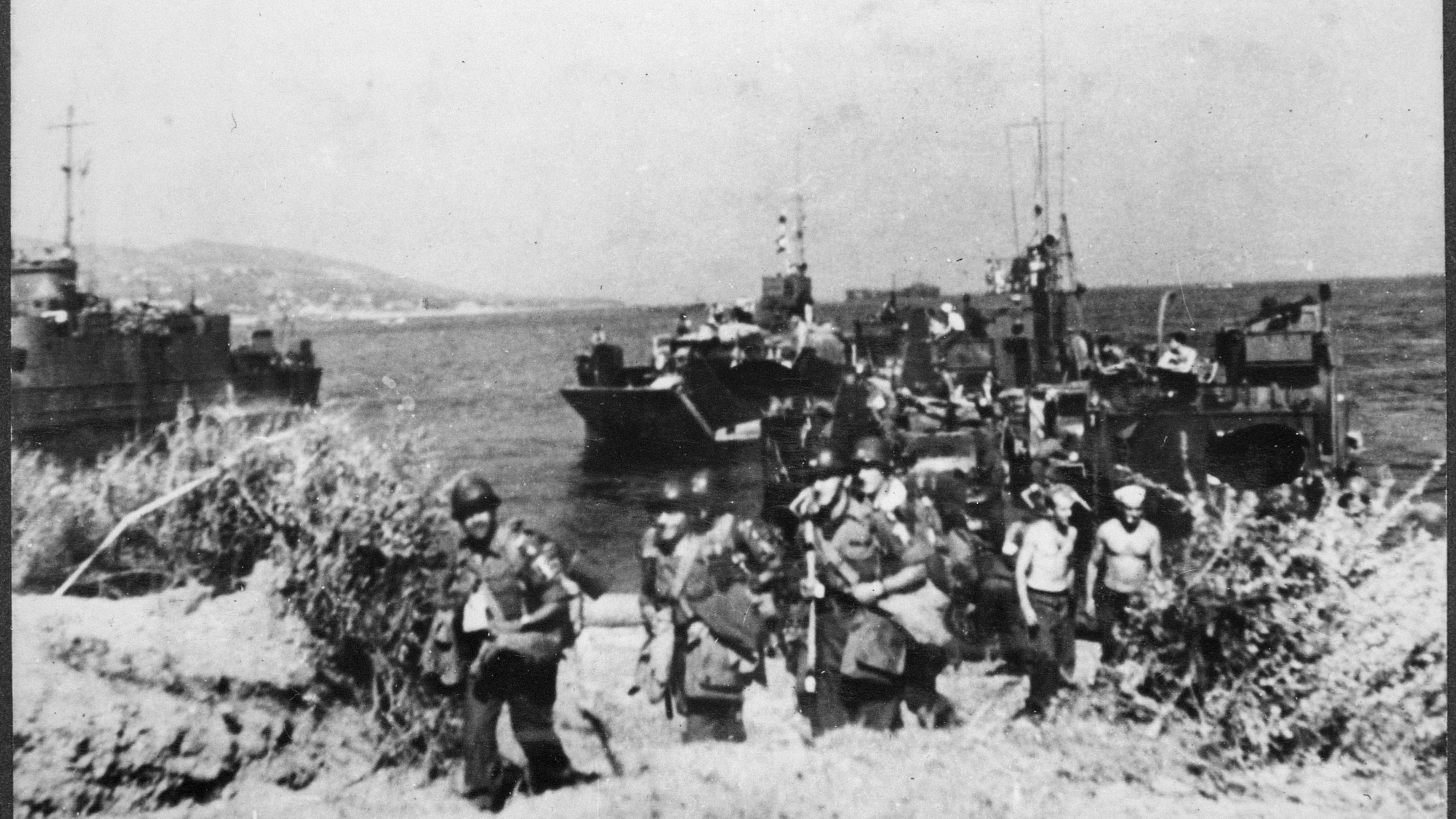 Débarquement le 16 août 1944 sur les côtes françaises, près de la presqu'île de Saint-Tropez.