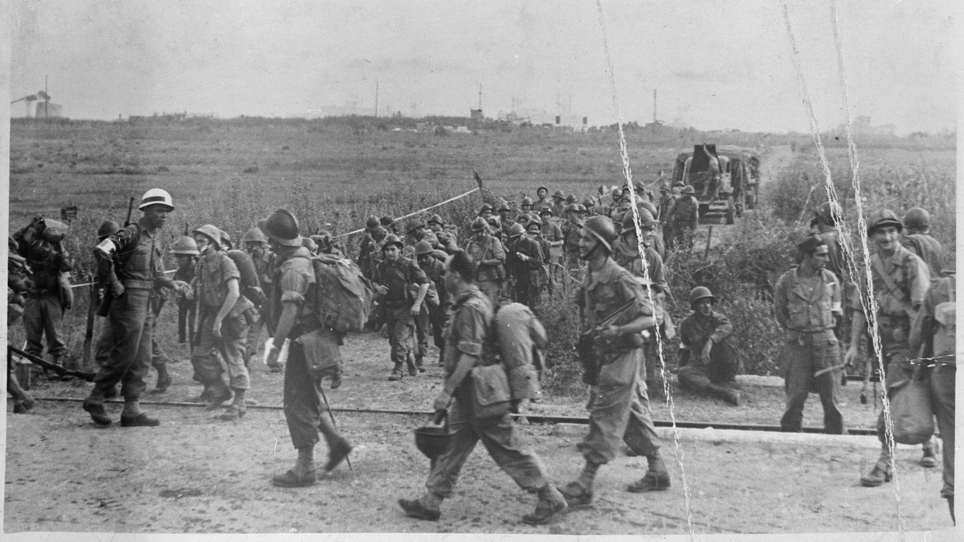 Soldats du 3e régiment de tirailleurs algériens venant de débarquer en Provence