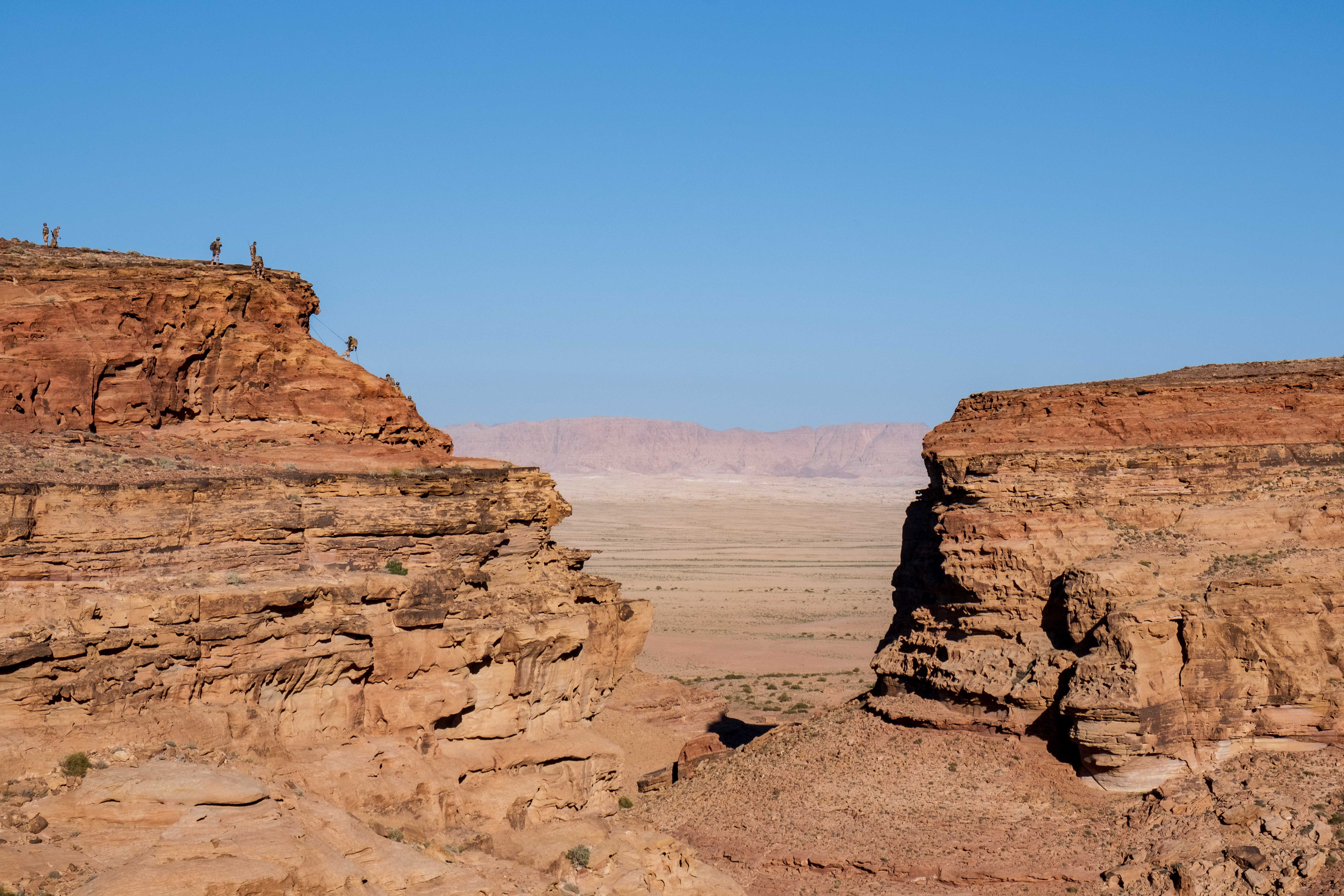 Les chasseurs alpins s'entraînent aux portes du Wadi Rum, un site protégé de Jordanie.