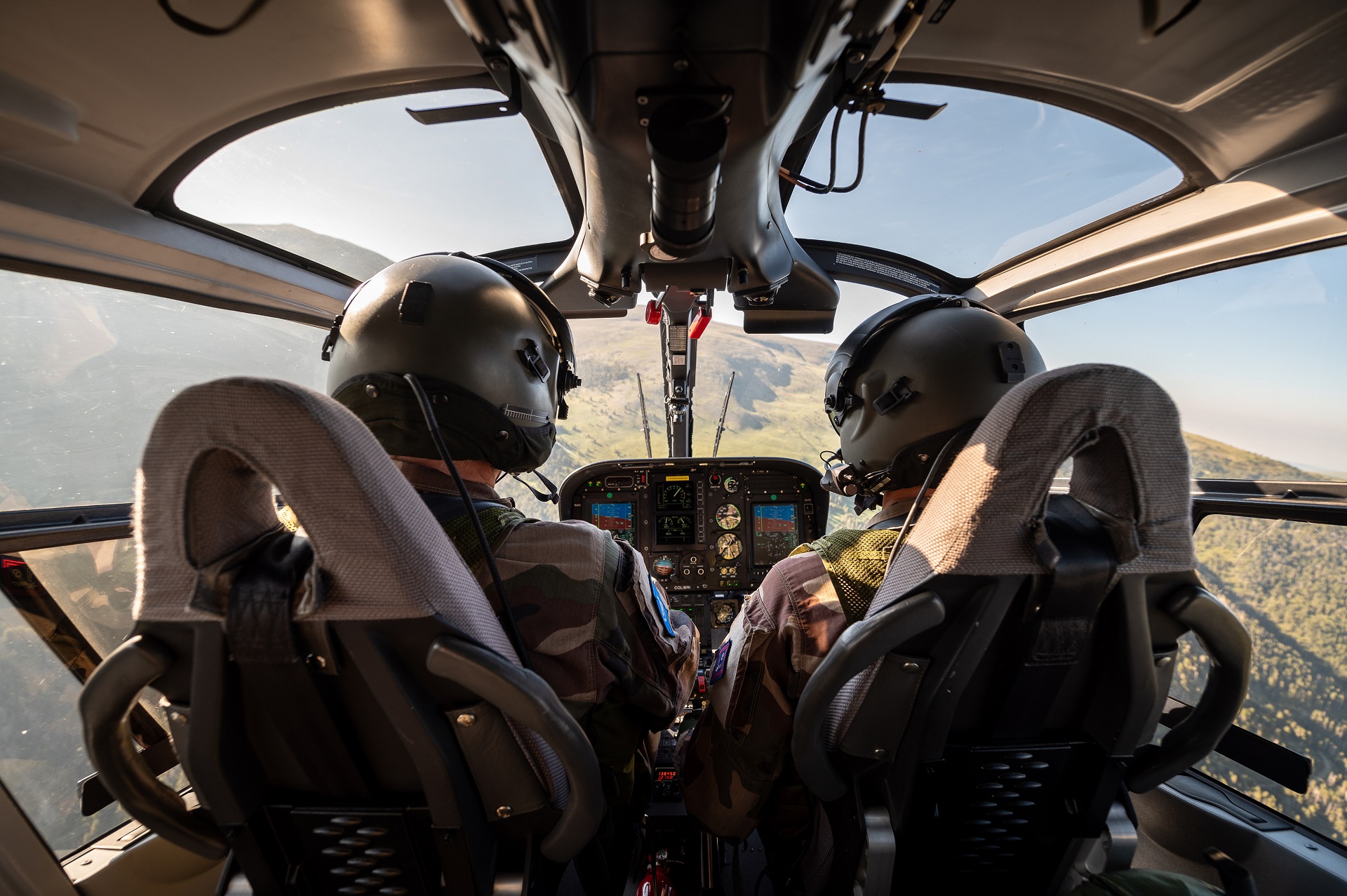 Un pilote et son stagiaire en vol.