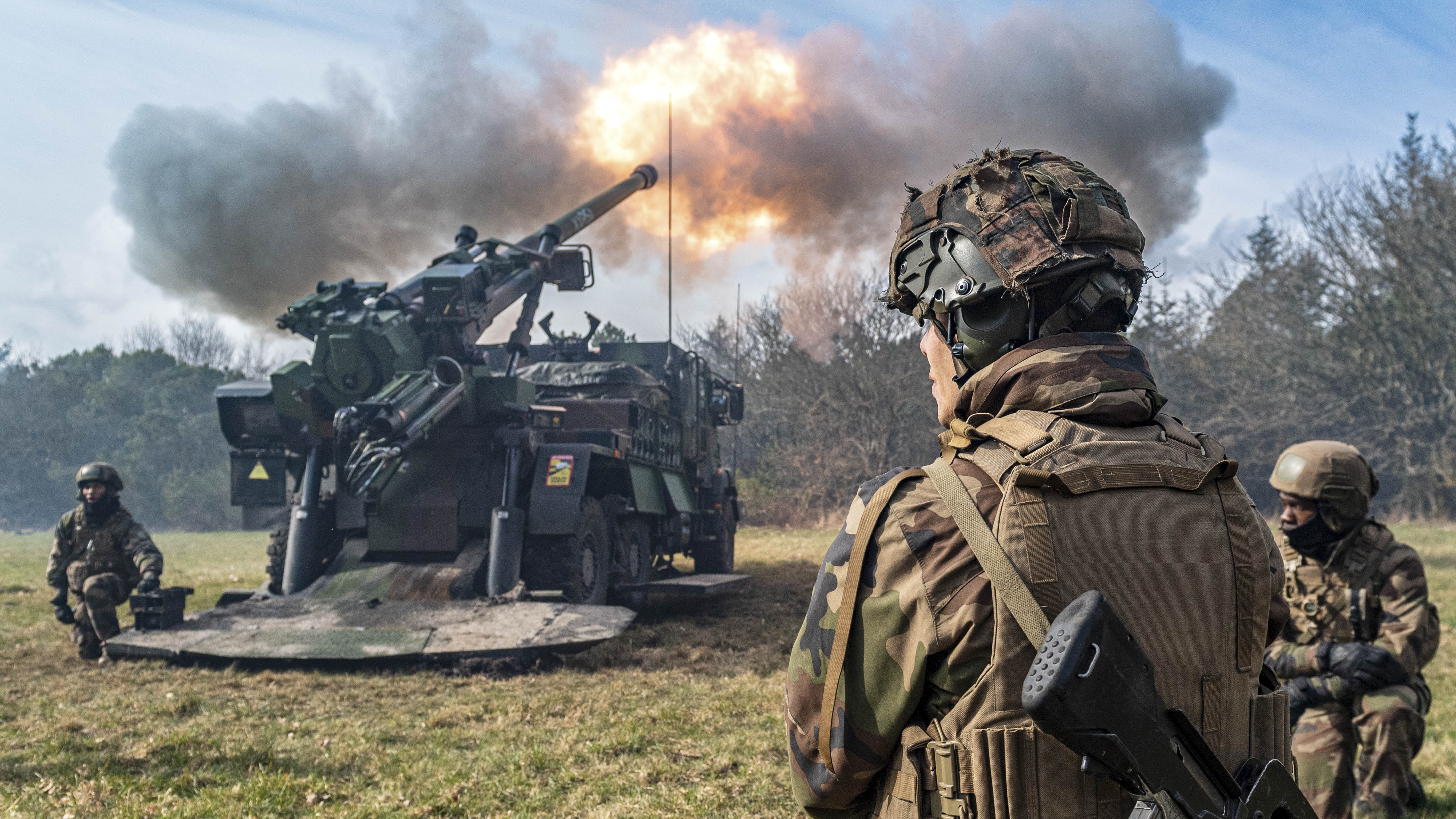 Tir de canons Caesar lors de l'exercice Dynamic Front au Danemark, en mars 2023