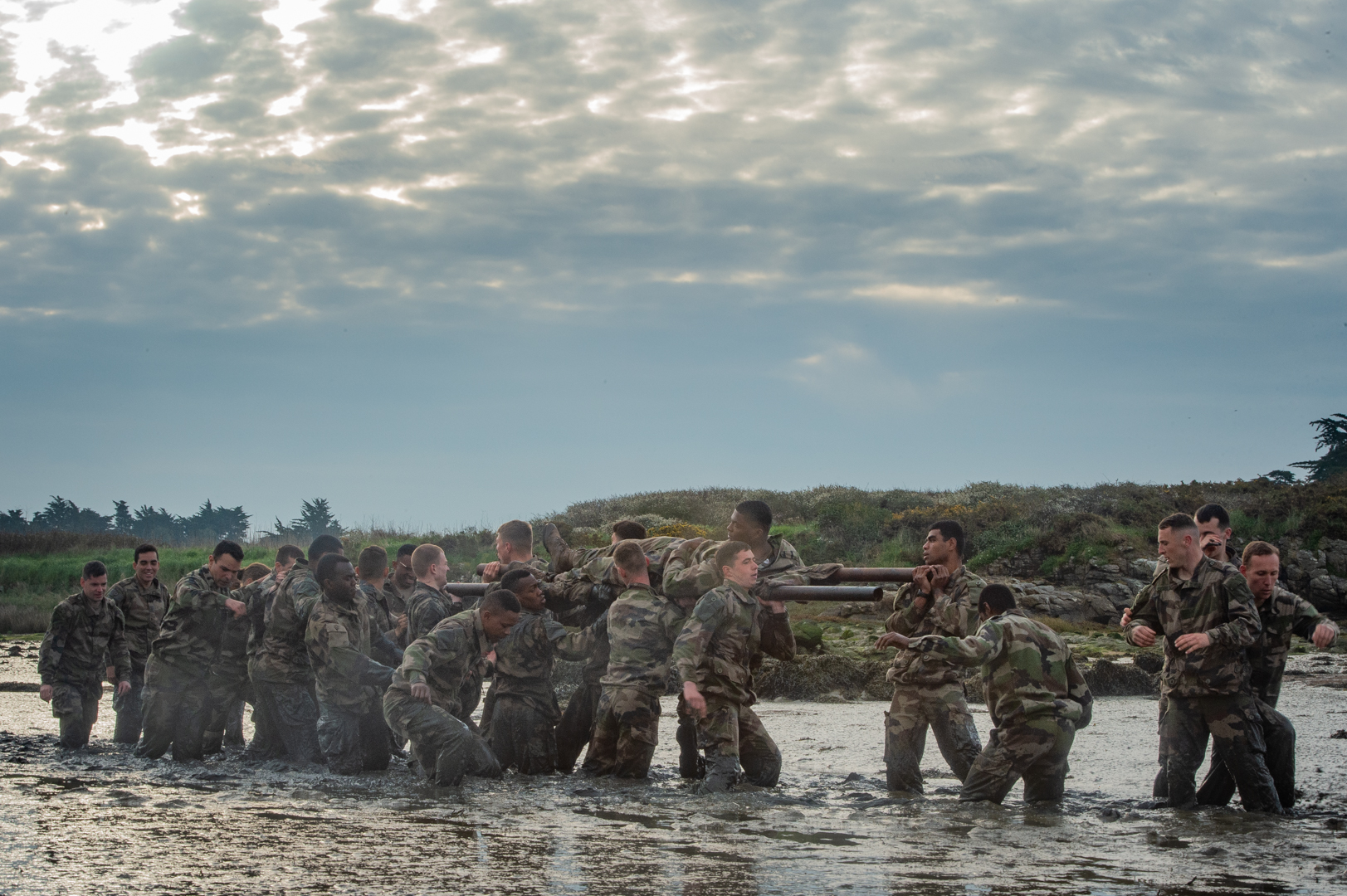 Formation des engagés volontaires par le 13e bataillon de chasseurs alpins.