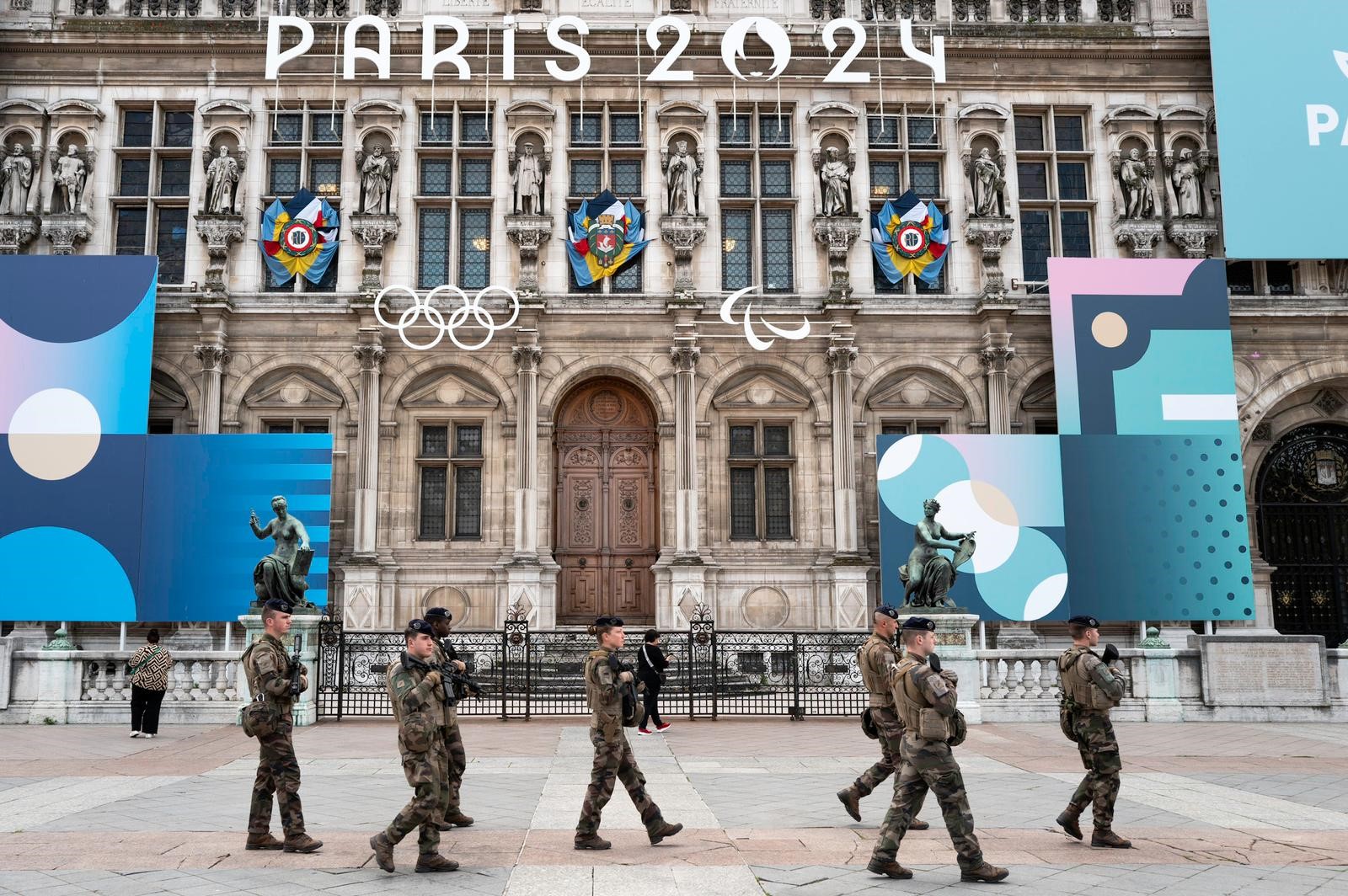 L’armée de Terre joue un rôle clef dans le dispositif des armées, notamment en région parisienne aux ordres du gouverneur militaire de Paris. Depuis le 28 juin, déployé avec l’ensemble de mon centre opérations, j’ai l’honneur de commander cette brigade olympique en charge du contrôle de zone. Cette sécurisation terrestre est opérée en coordination étroite avec les services de la préfecture de police, les forces de sécurité intérieure, la brigade des sapeurs-pompiers de Paris ou encore les délégations milita