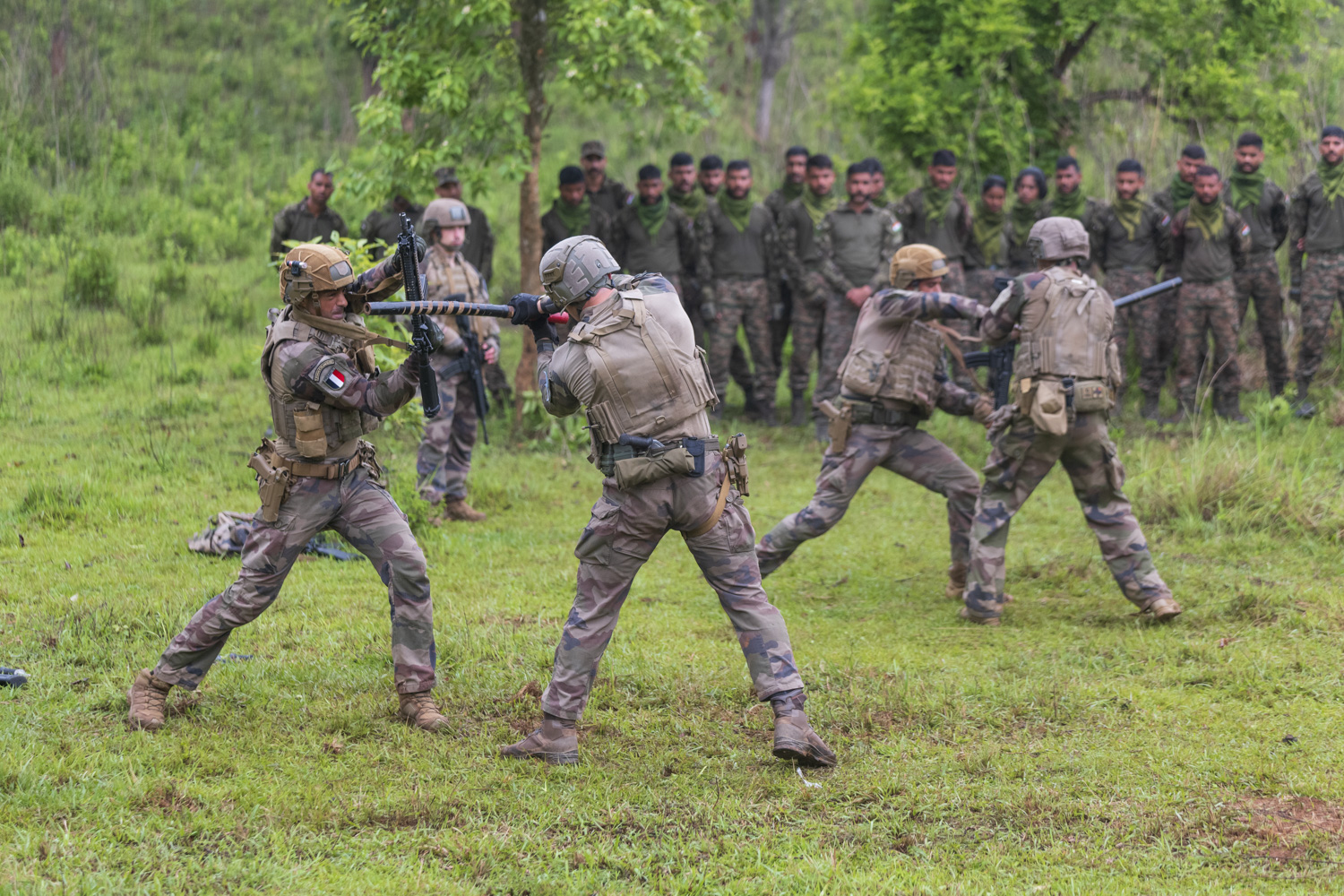 Démonstration de combat de corps à corps adapté à la haute intensité (C4), face au détachement indien.