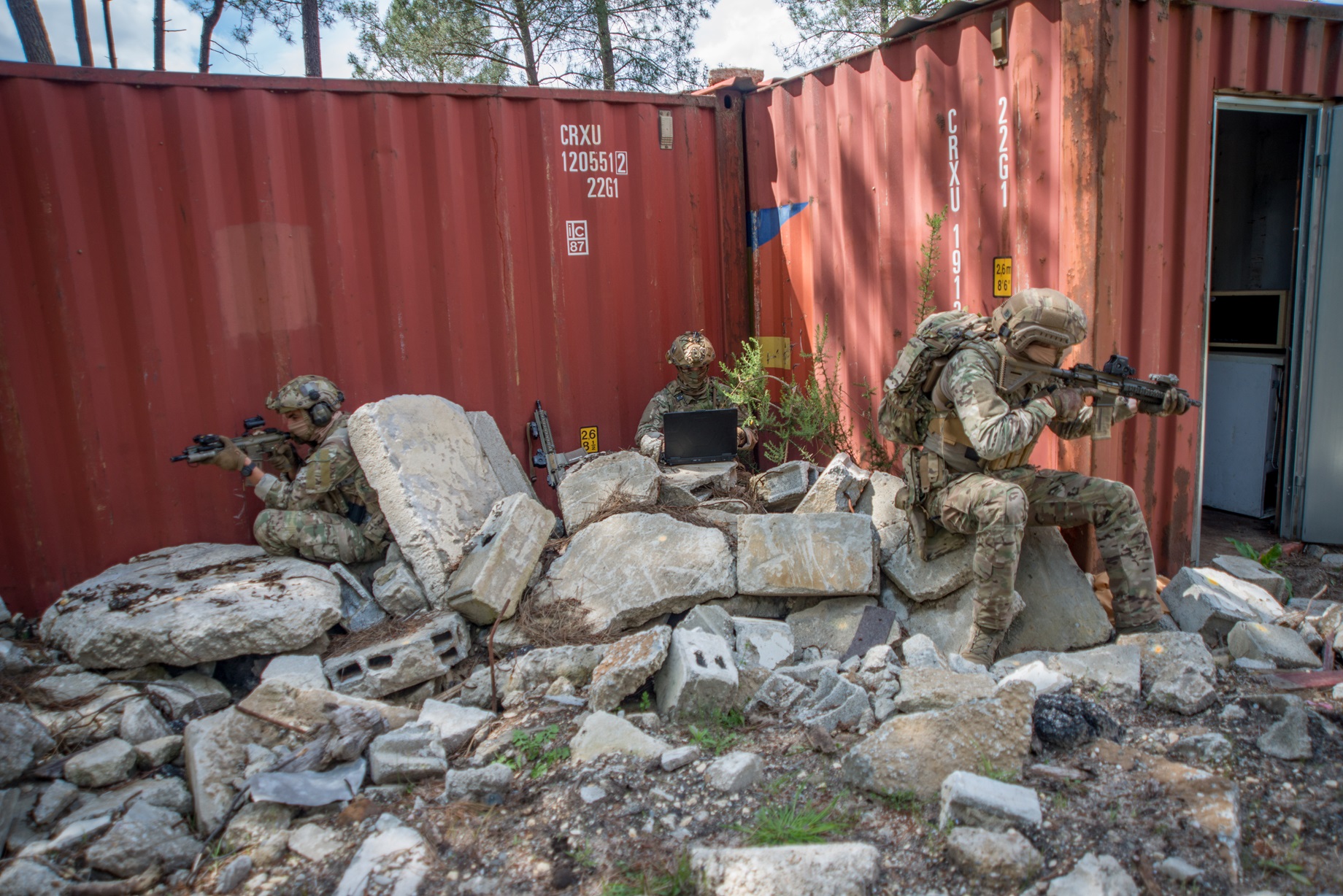 Capables d'opérer dans des conditions austères, ces militaires sont réversibles à tout moment pour effectuer des missions d’appui tactique. 