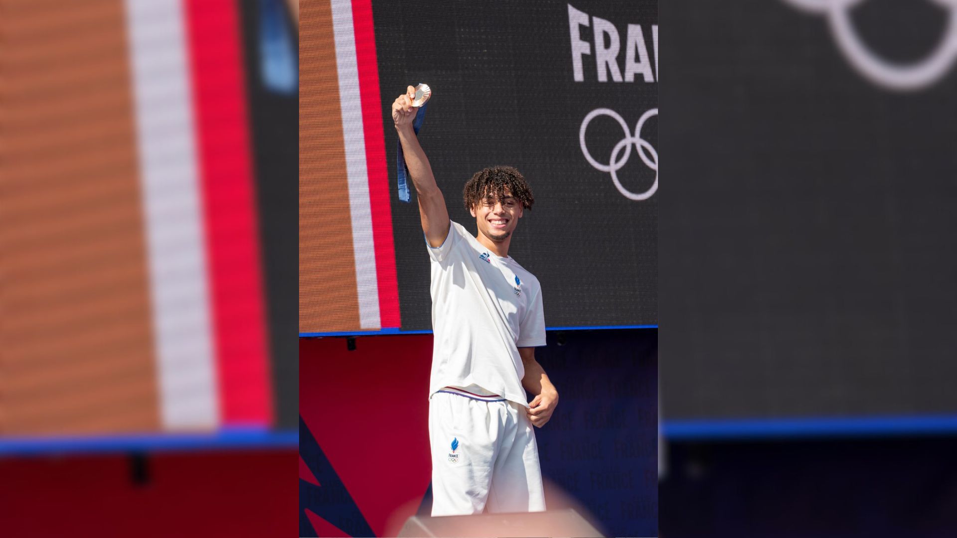 Club France à la Grande Halle de la Villette. Le soldat de 1re classe, Cyrian Ravet, 22 ans, est fier de sa médaille de bronze en Taekwondo (- de 58 kg).