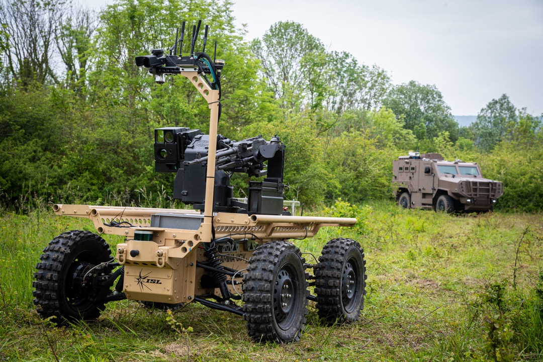 Robot armée Auroch 12.7 : une mitrailleuse de 12.7 déjà présente dans les régiments d’infanterie et pesant 60kg avec son affut, auxquels il faut rajouter les poids des munitions, est donc emportée soit sur un "véhicule".