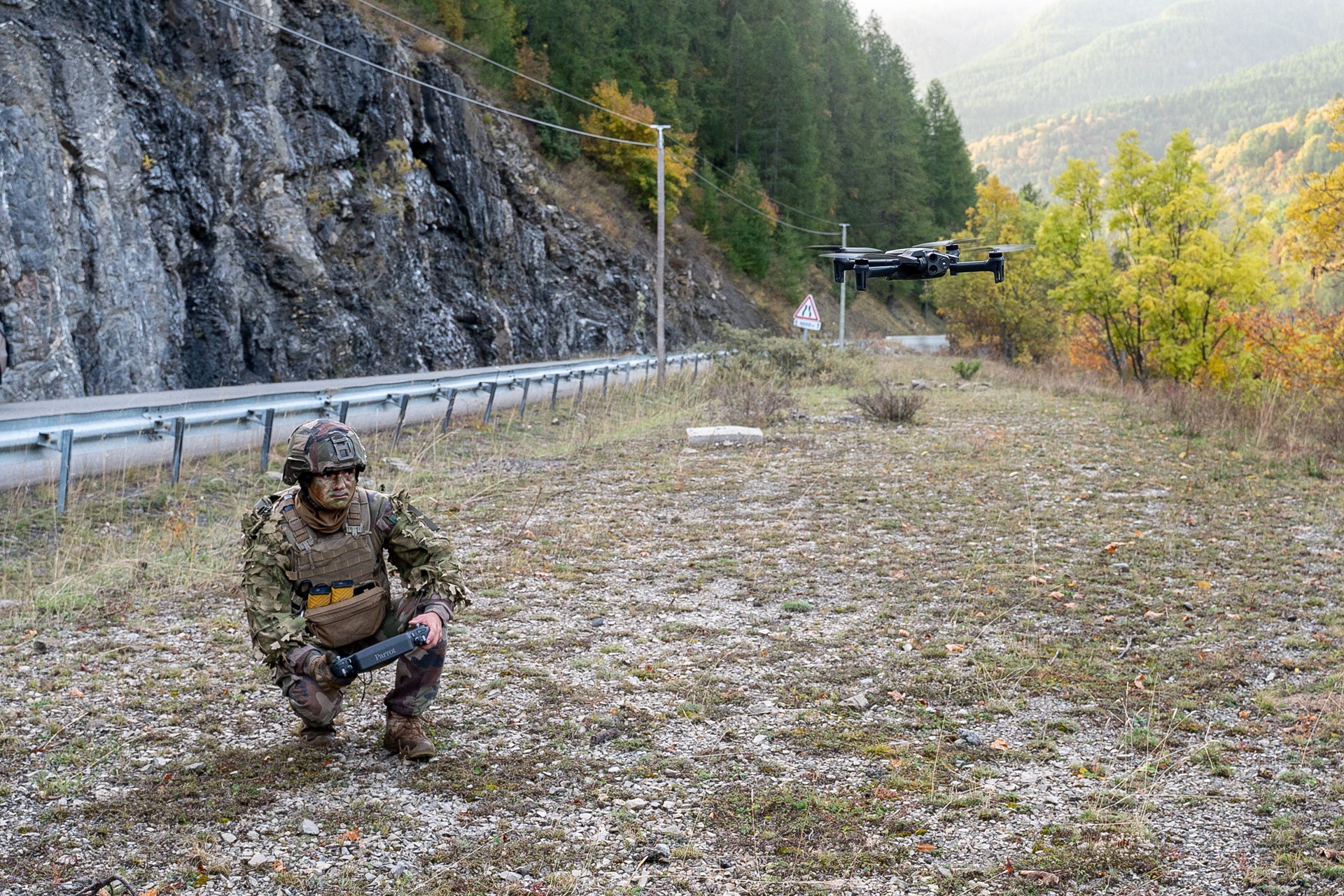 Le drone Parrot en vol lors de l'exercice Edelweiss 2024.