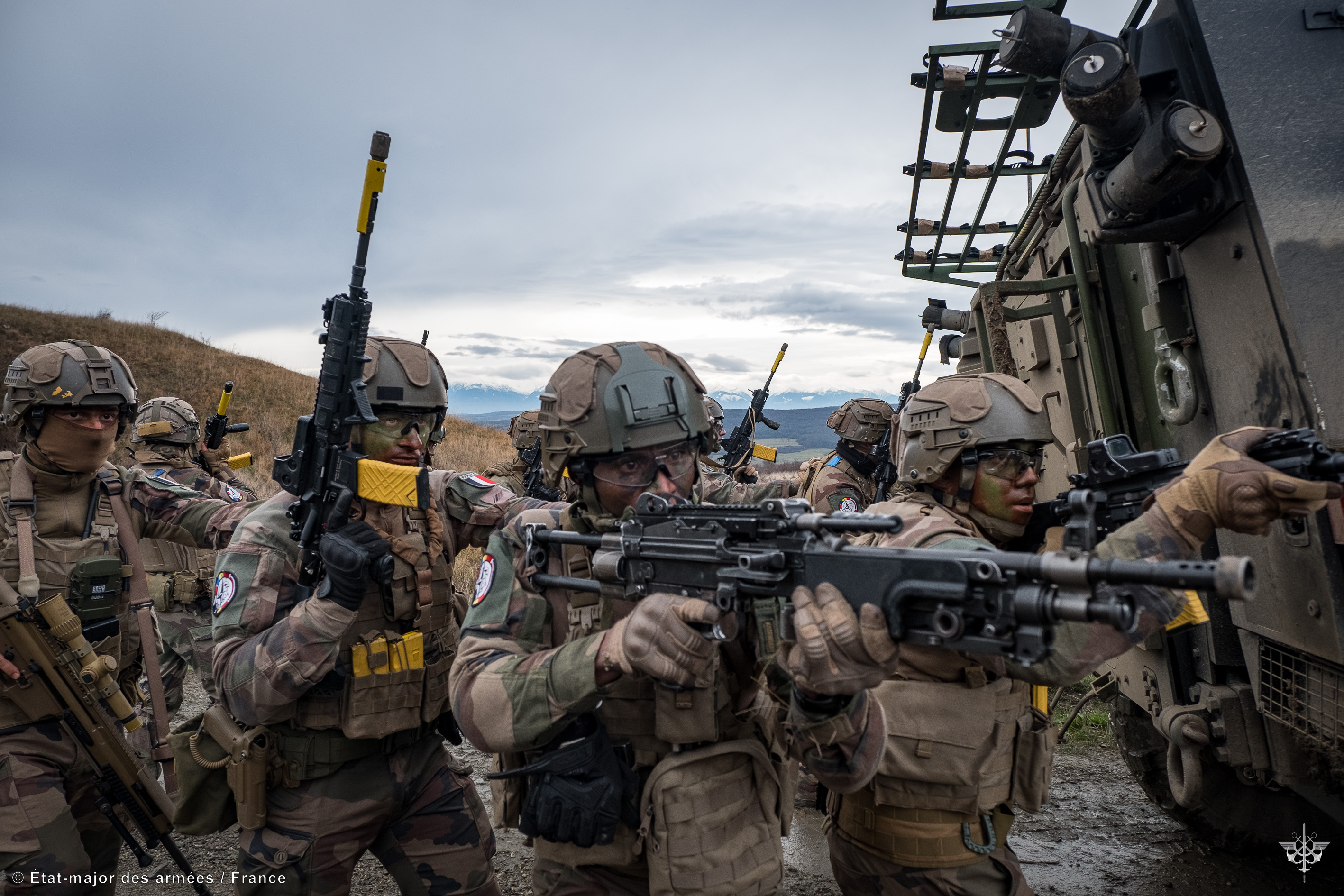 Le 22 novembre 2022, sur le camp militaire Joint National Training Centre de Cincu en Roumanie, lors de l'exercice Black Scorpion, la 3e compagnie du 152e régiment d'infanterie a manoeuvré face à une compagnie polonaise.